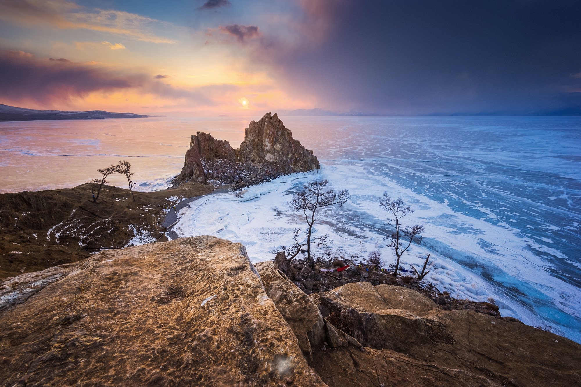 Wallpapers Shamanka rock at Khuzhir on Olkhon island lake Baikal on the desktop