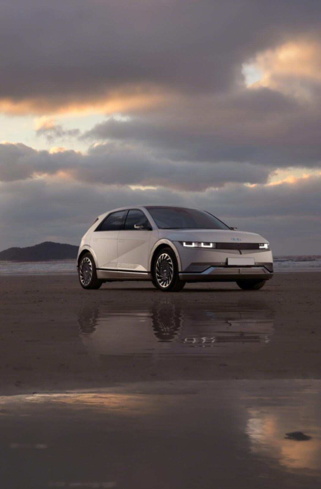 Бесплатное фото Электрический среднеразмерный кроссовер южнокорейской компании Hyundai Motors.