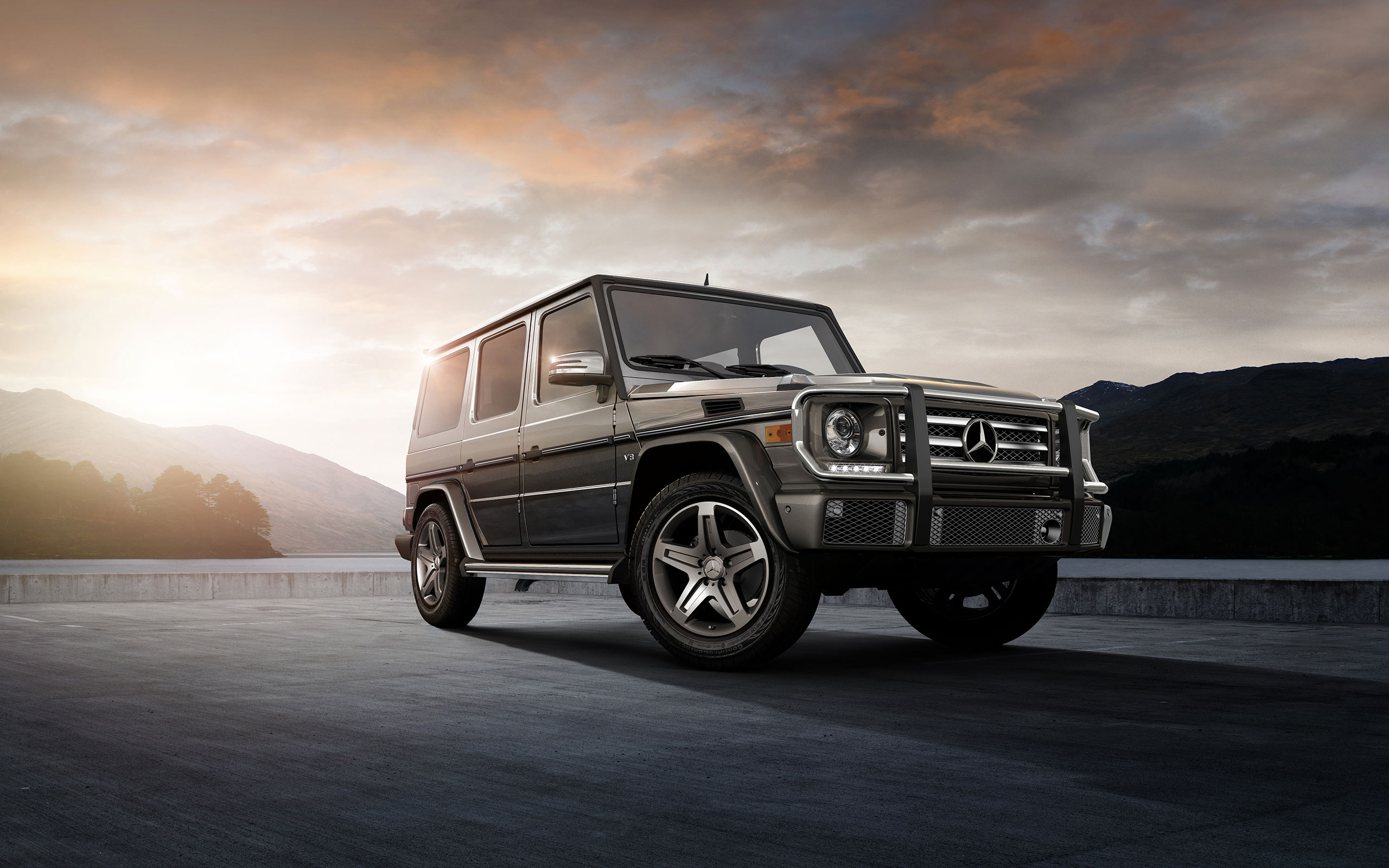 Free photo Gray Mercedes G Class in sunny weather