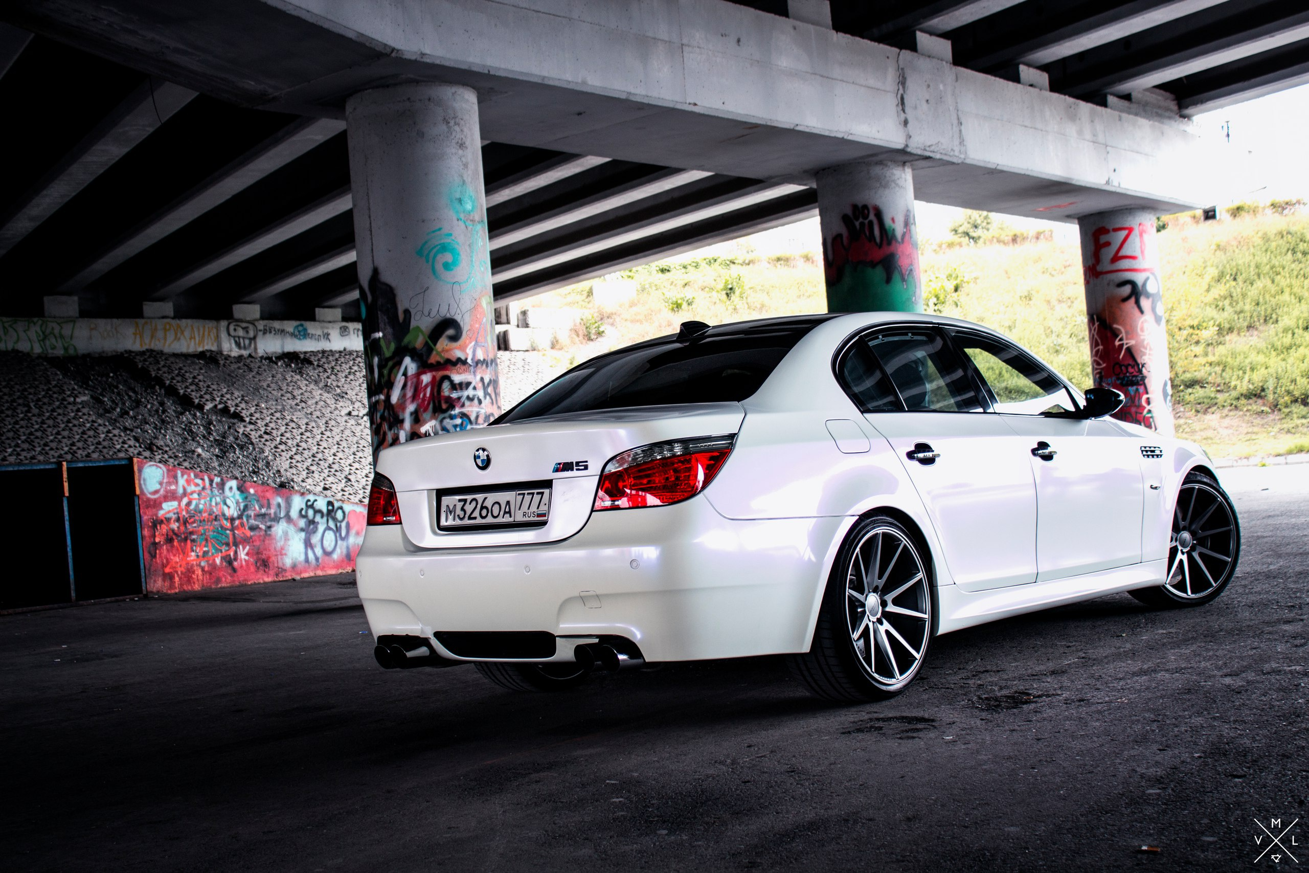 Wallpapers wallpaper bmw e60 BMW M5 under the bridge on the desktop