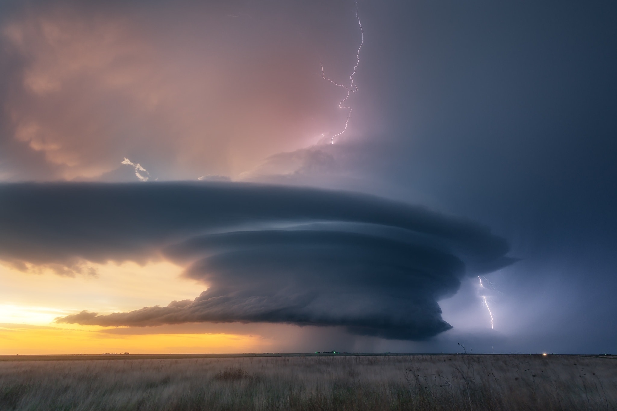 Free photo Thick storm clouds