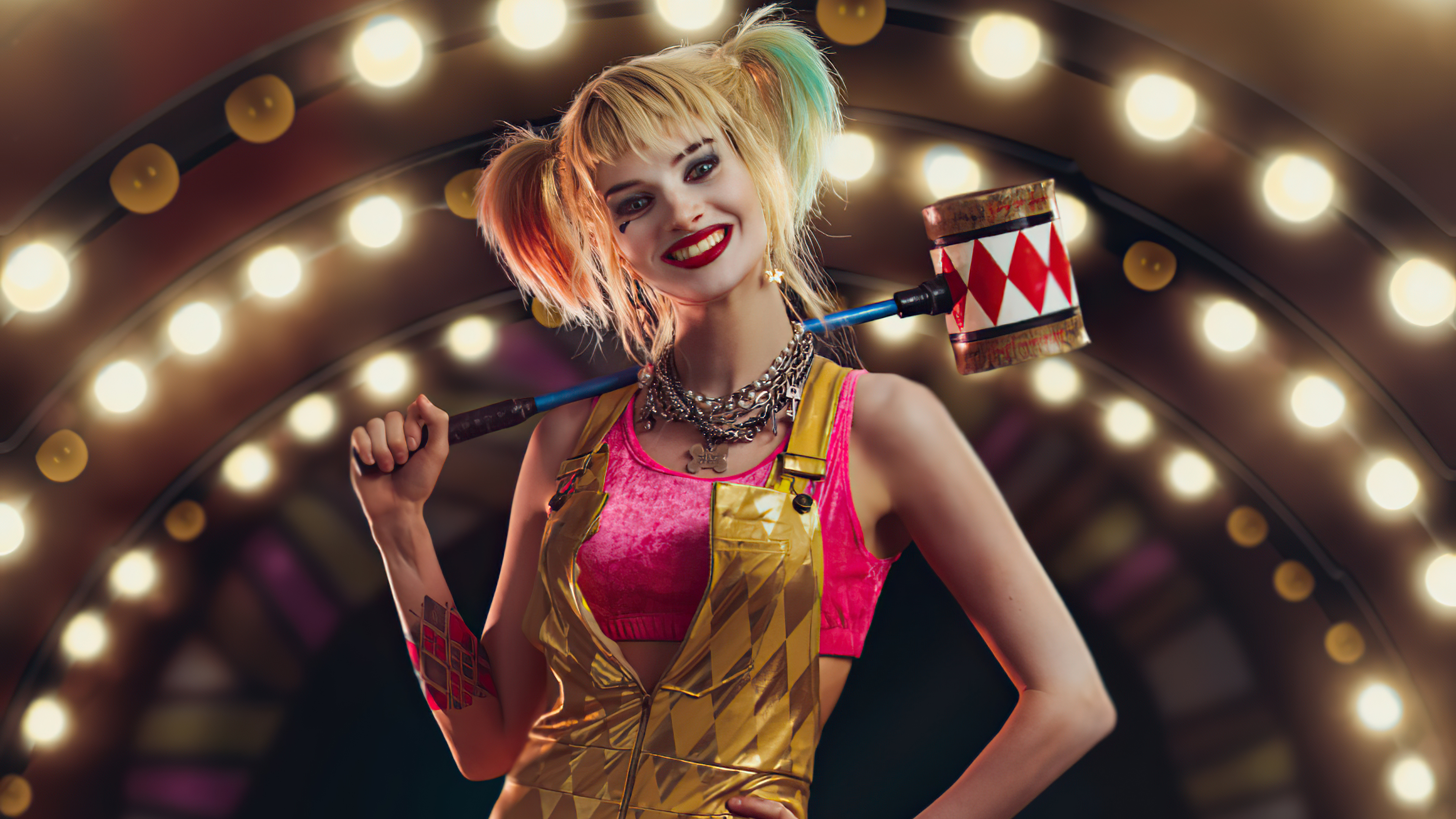 Smiling Harley Quinn with a sledgehammer