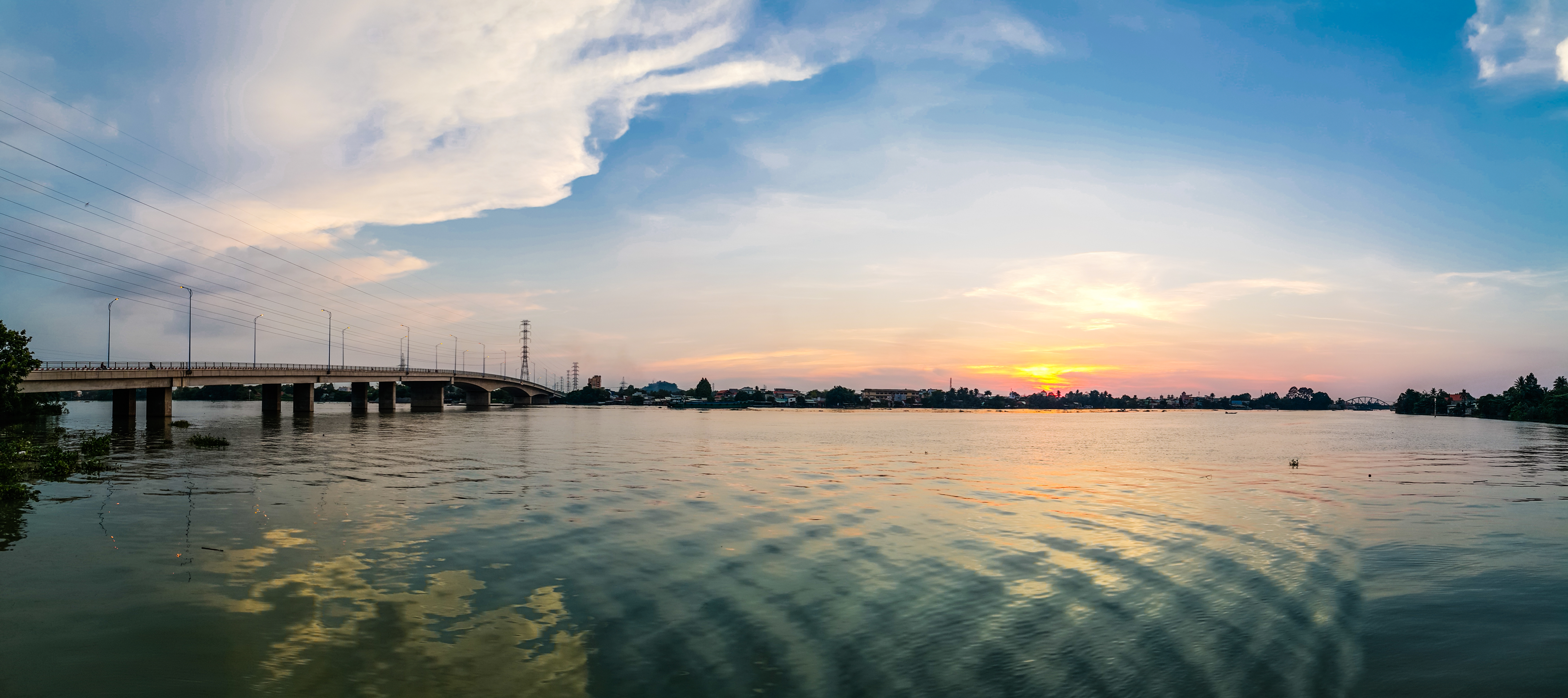 桌面上的壁纸河流 天空 思考