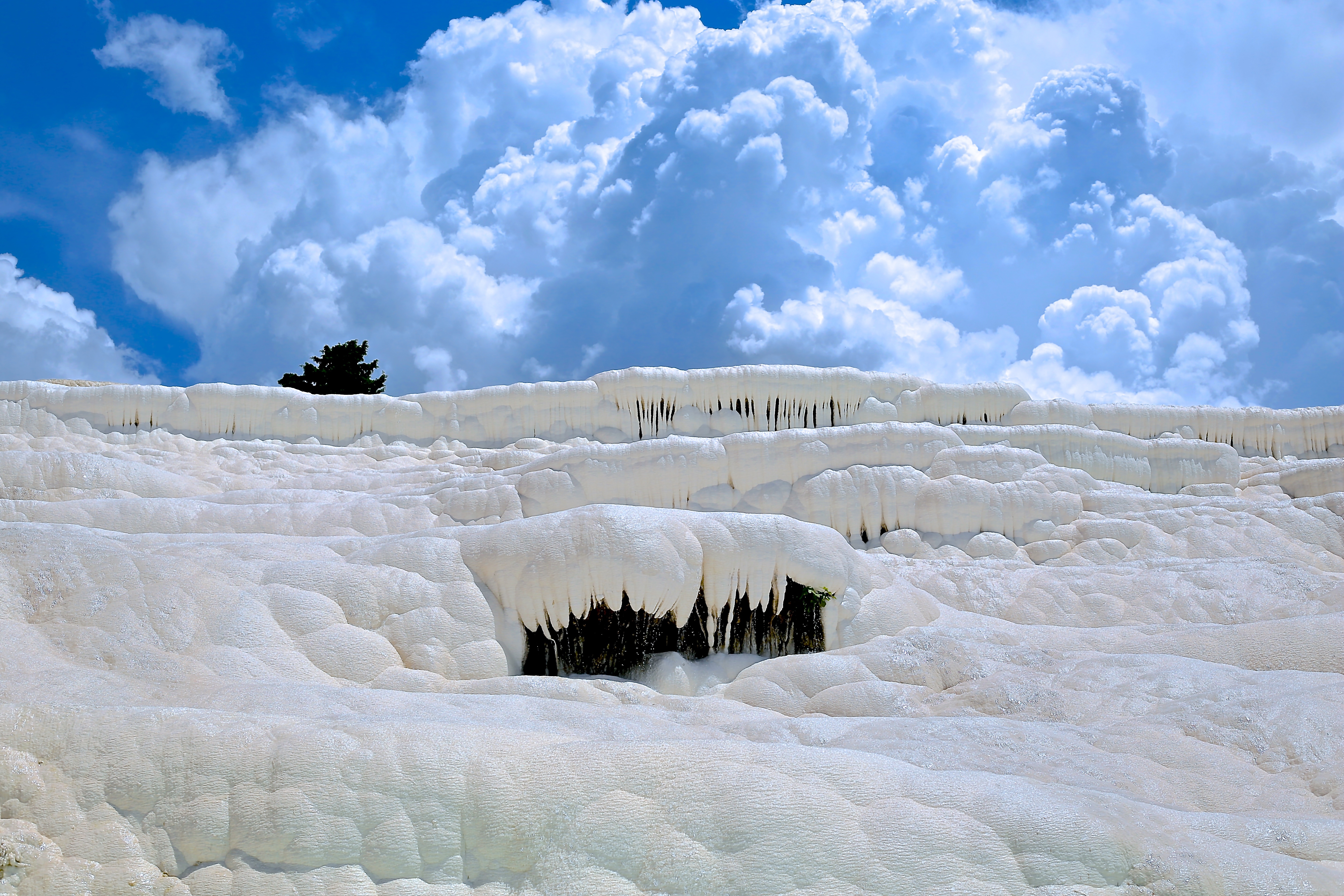 Free photo icy mountains in the arctic