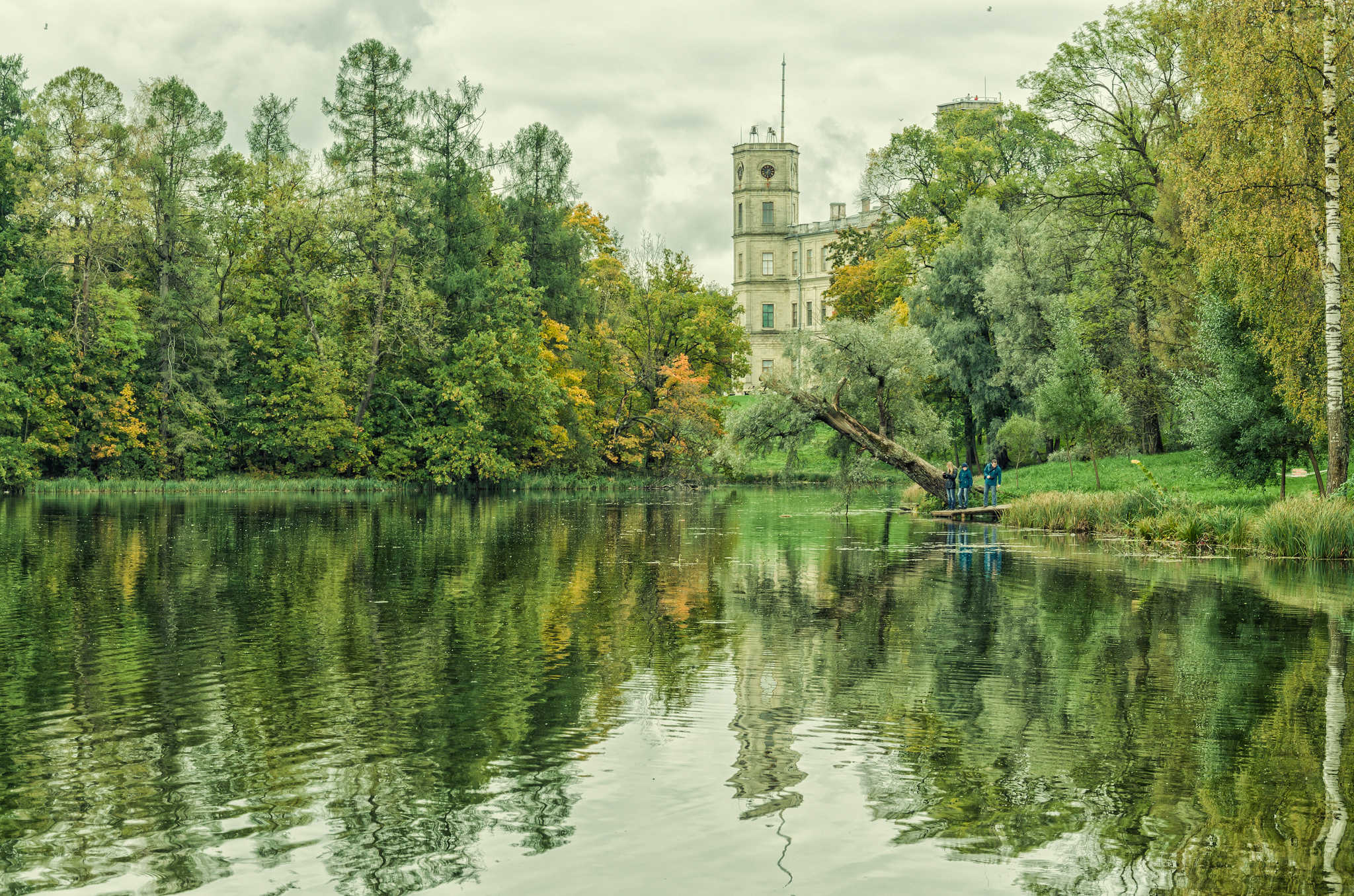 Free photo Views of Silver lake and the Grand Palace