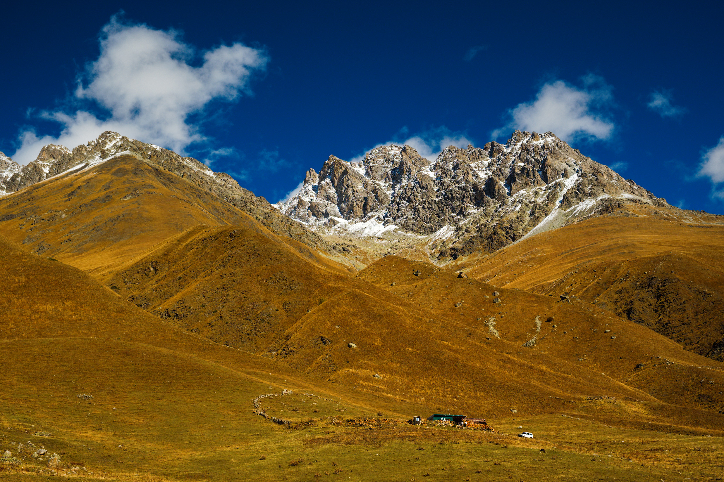 Free photo Shepherd`s fold in the valley of the river Urukh