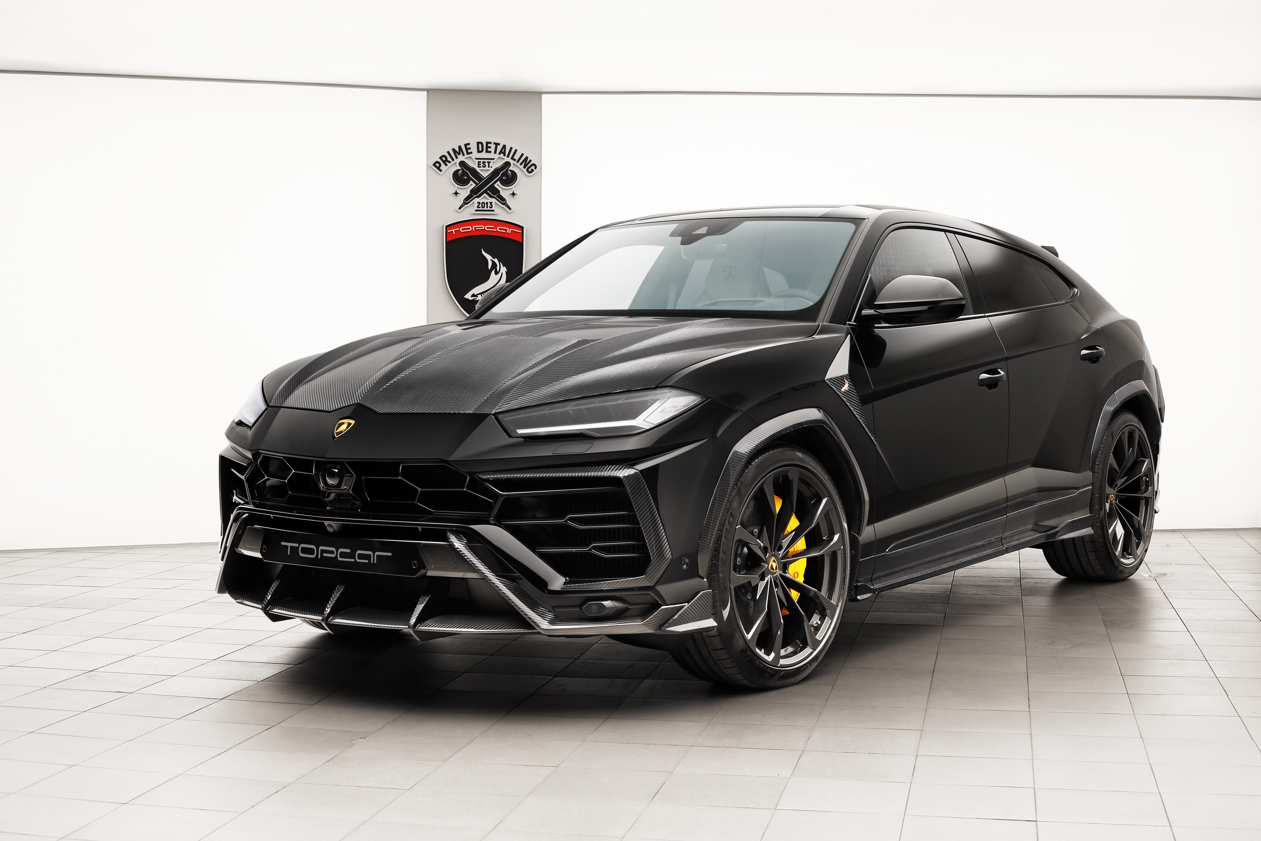 Wallpapers Lamborghini Urus luxury black on the desktop