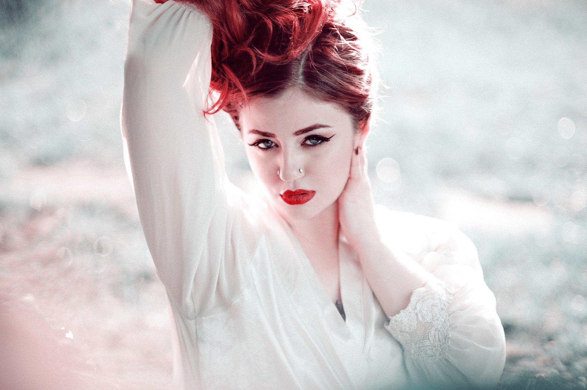 Обои лицо белый женщины на улице на рабочий стол