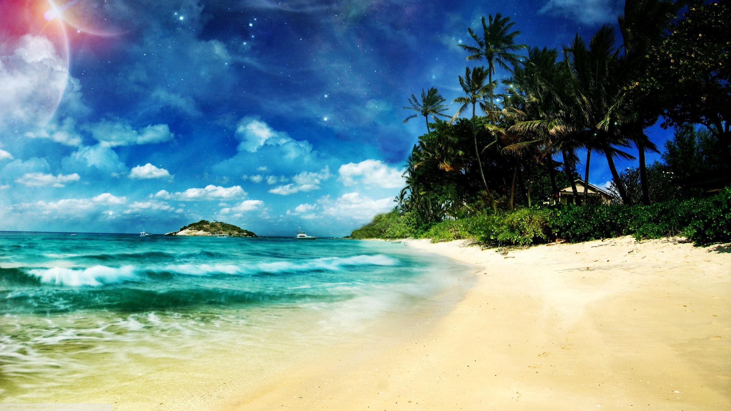 Тропический пляж с пальмами, кристально чистой водой и ярким небом.