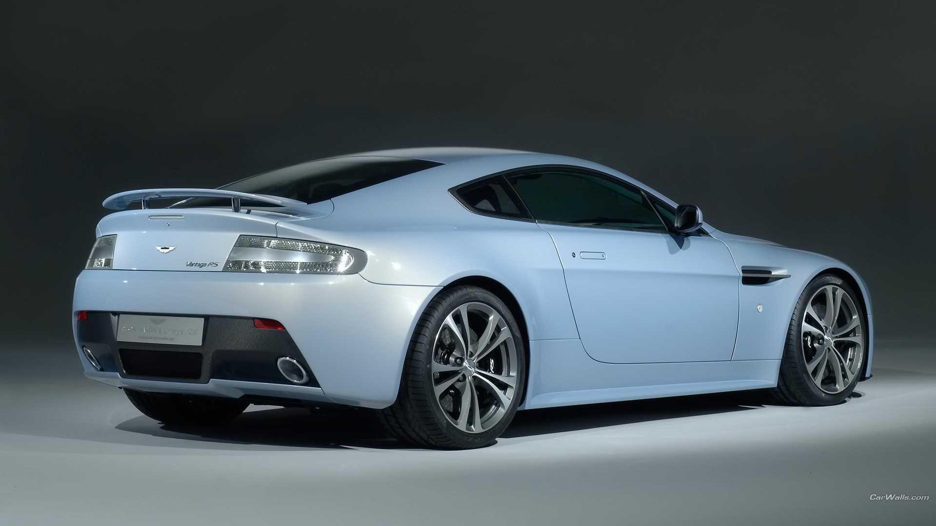 Free photo Aston Martin V12 Vantage rear view