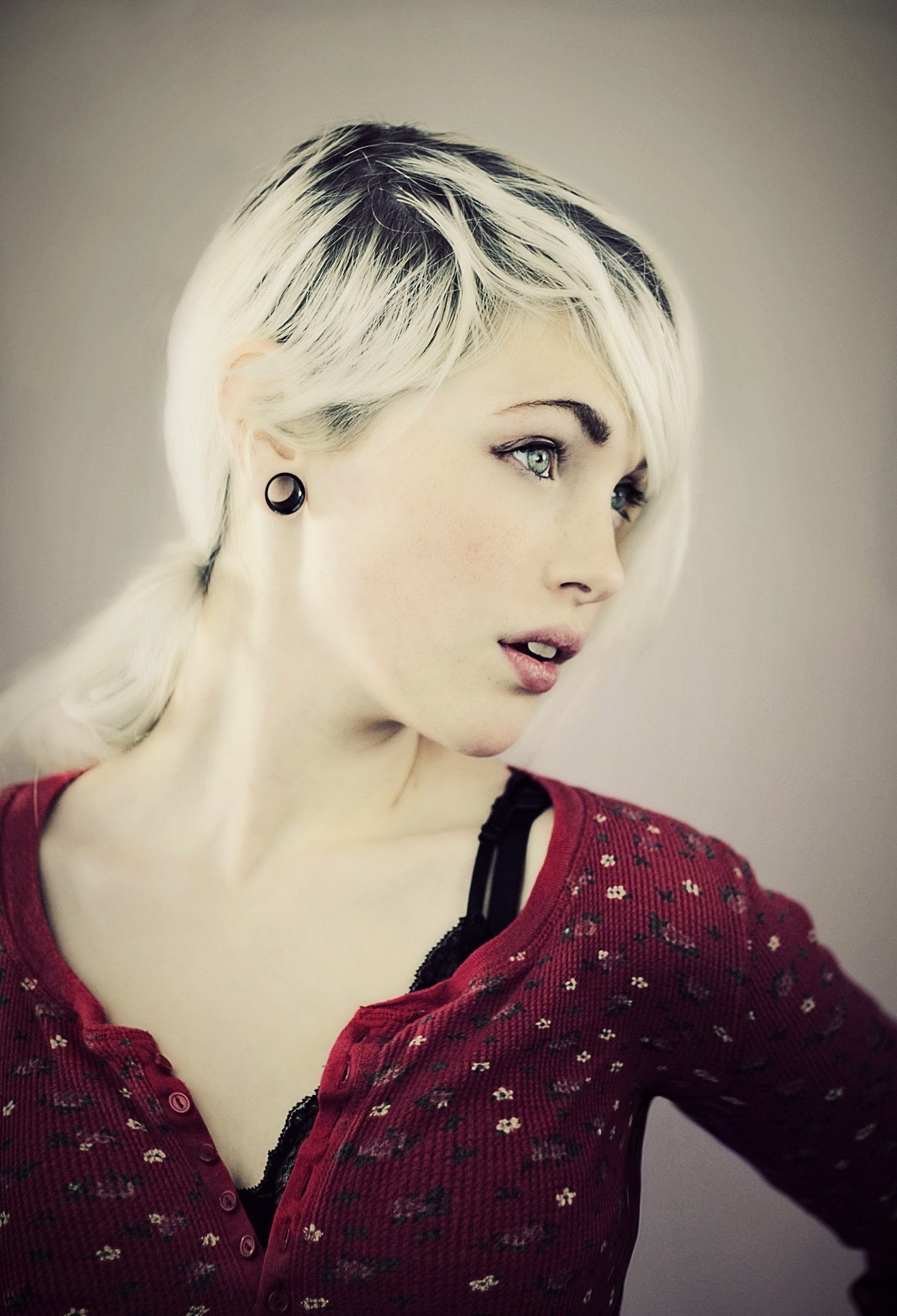 Обои прическа глаз орган на рабочий стол