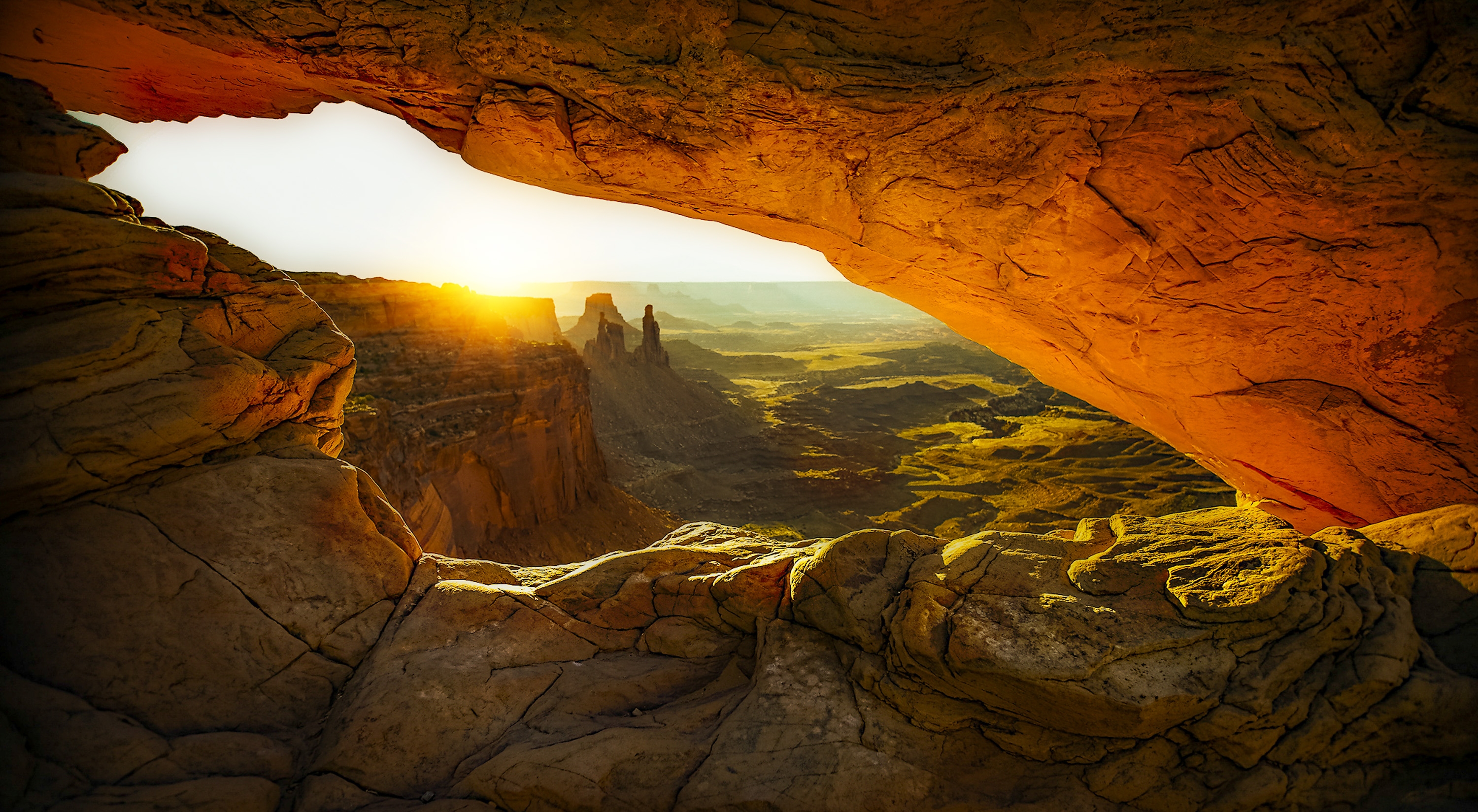 Free photo Cave overlooking the canyon at sunset