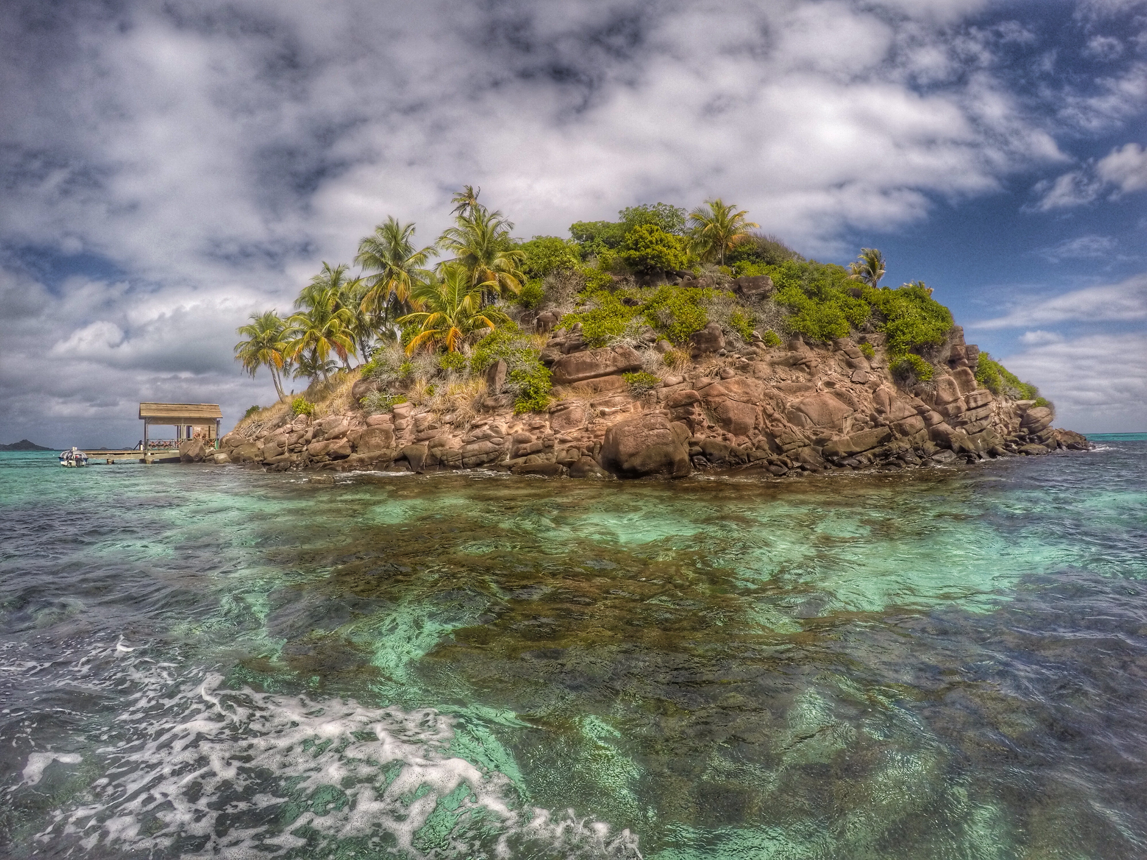 Free photo A small island in the ocean