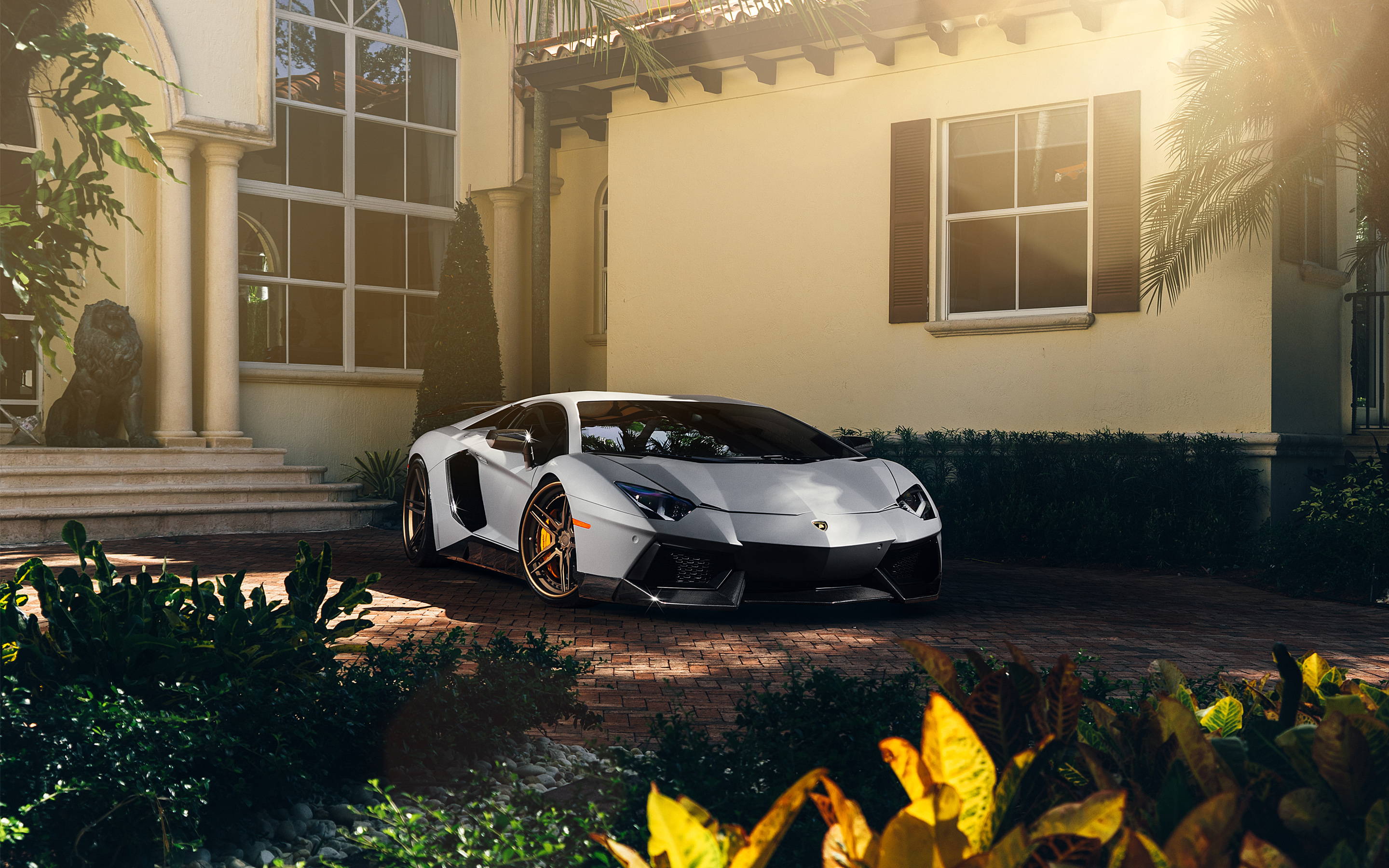 Free photo Lamborghini Aventador in the yard.