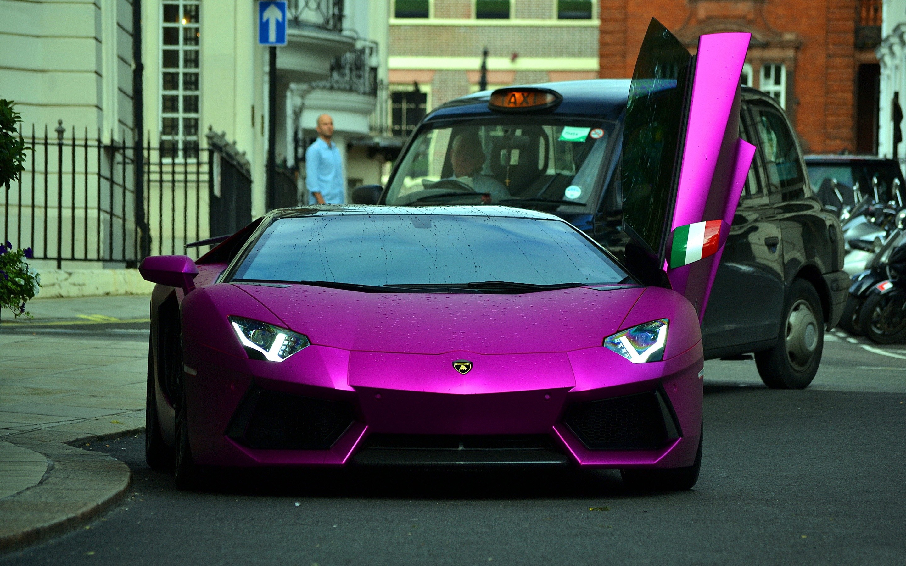 Lamborghini Aventador in pink wrap.