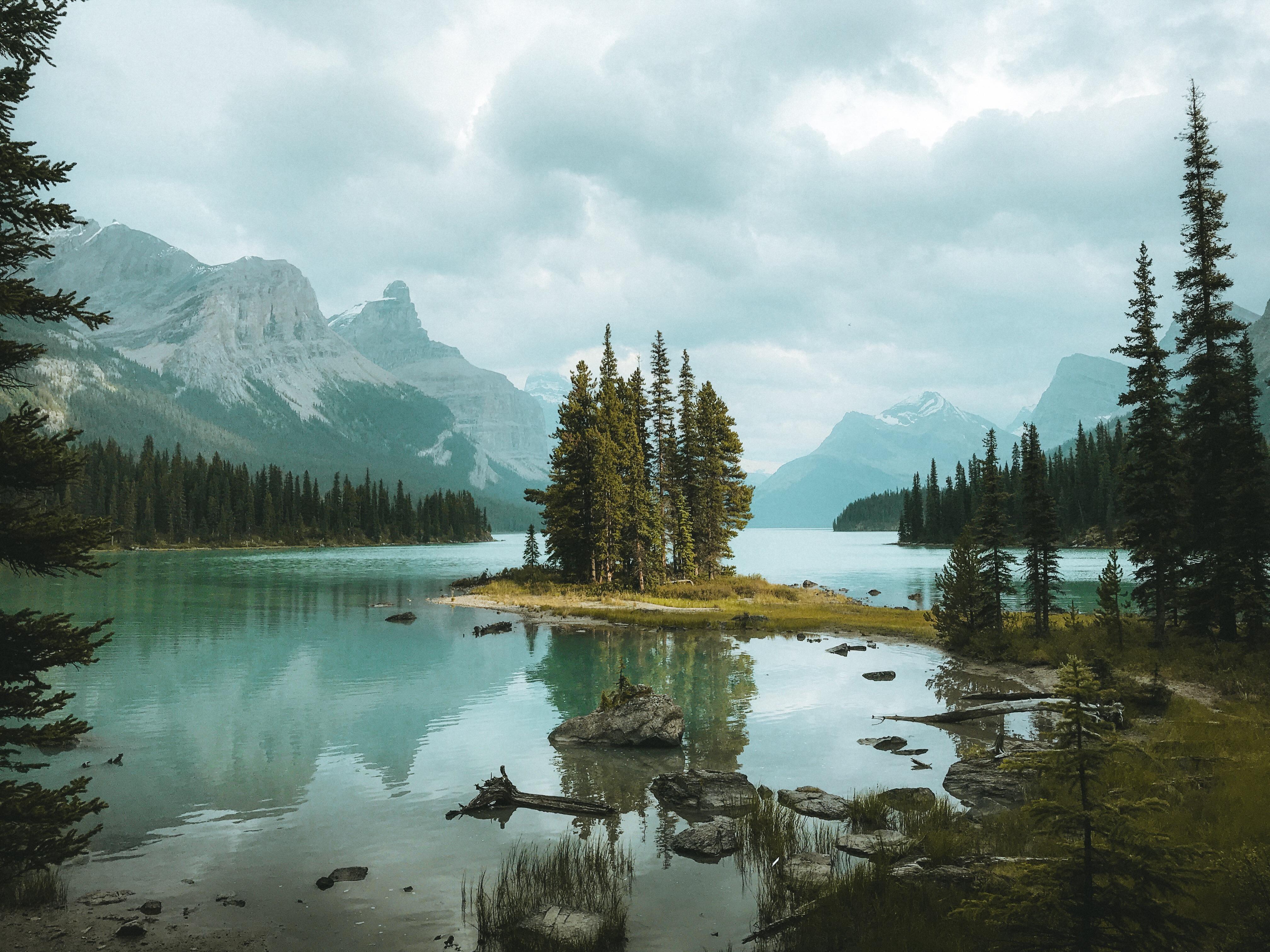 Wallpapers Alberta landscape Maligne Lake on the desktop