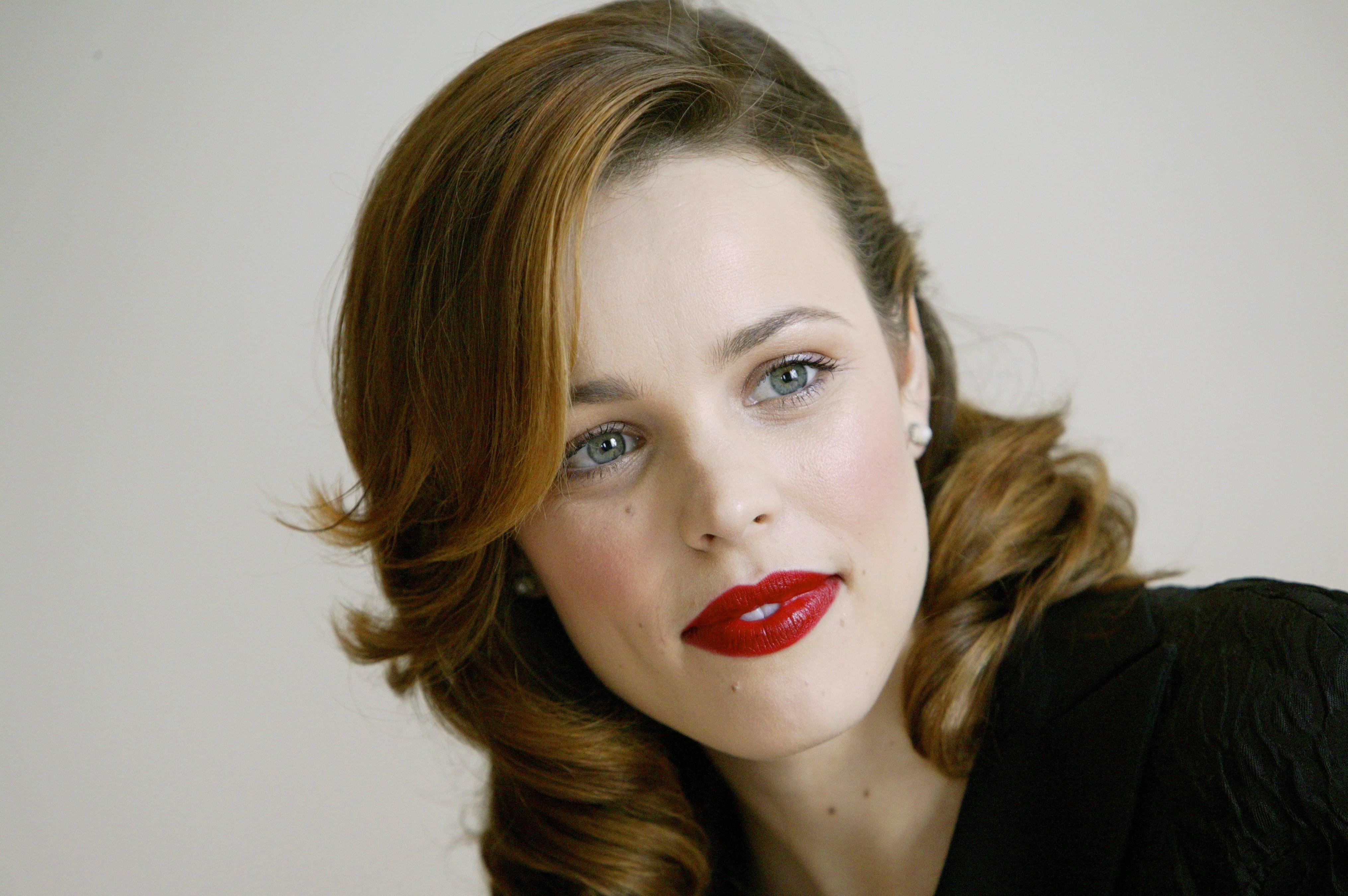 免费照片蕾切尔-麦克亚当斯（Rachel McAdams）一头红发，嘴唇上涂着红色唇膏