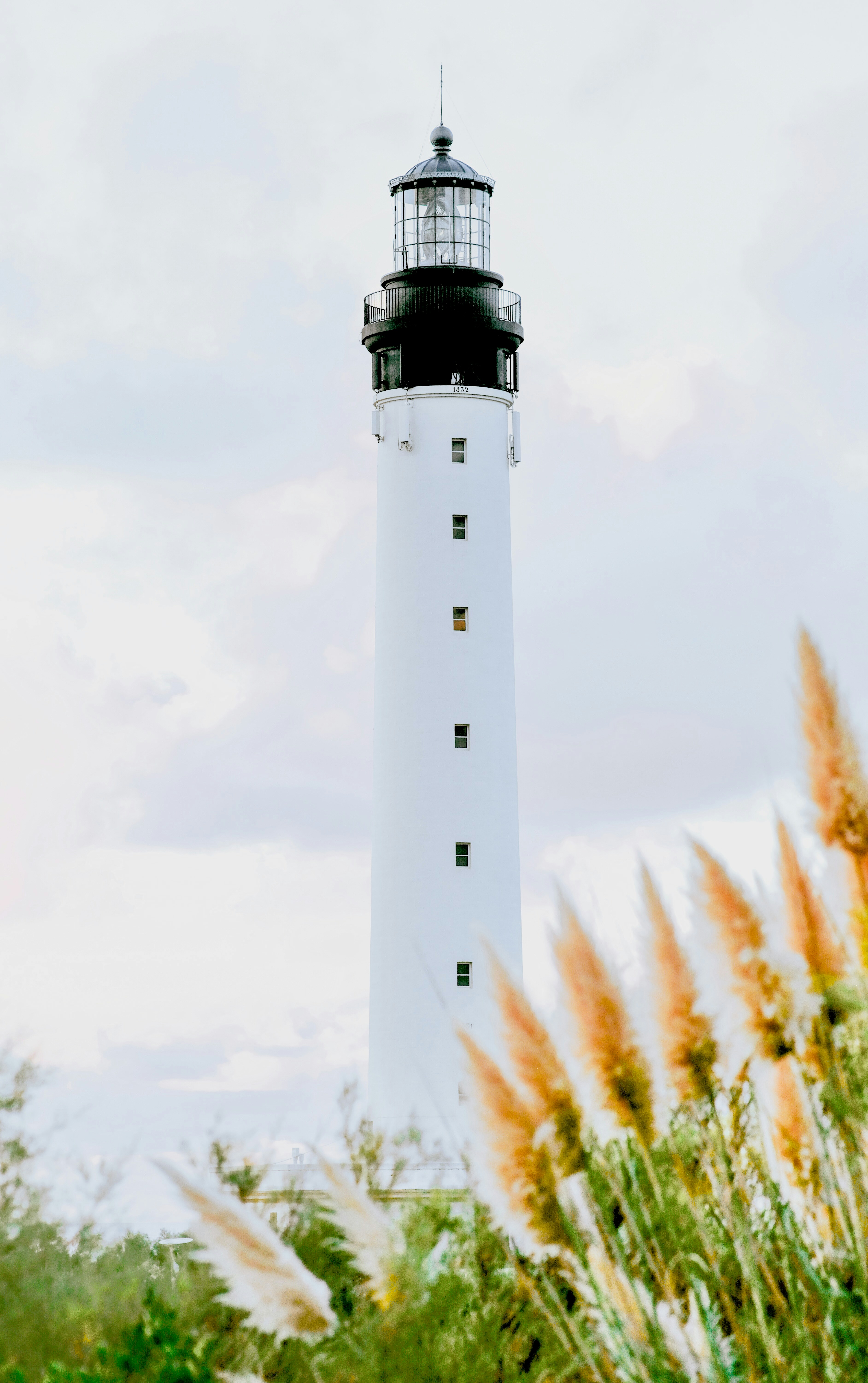 免费照片海边的灯塔。