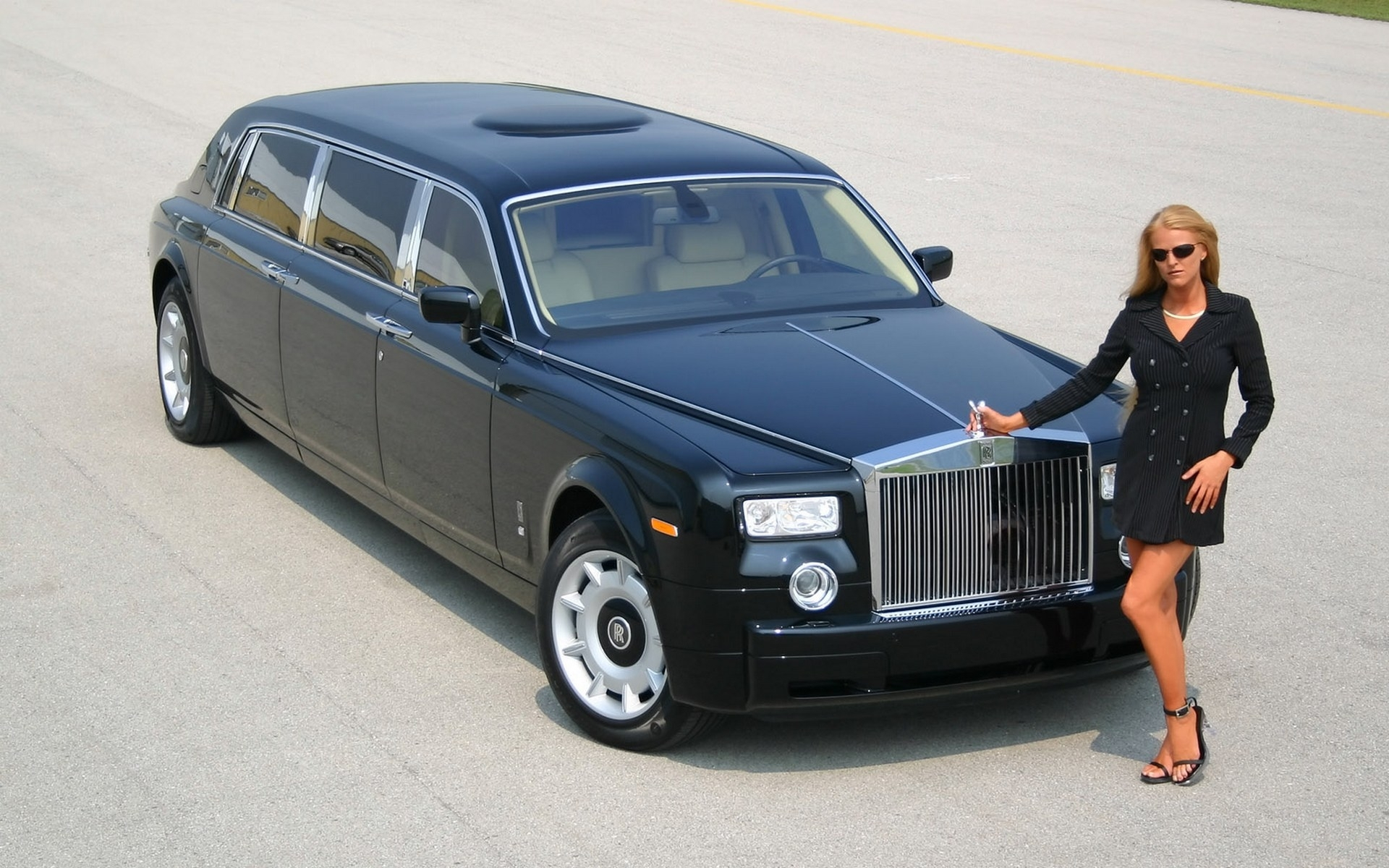 Wallpapers Rolls Royce limousine black on the desktop