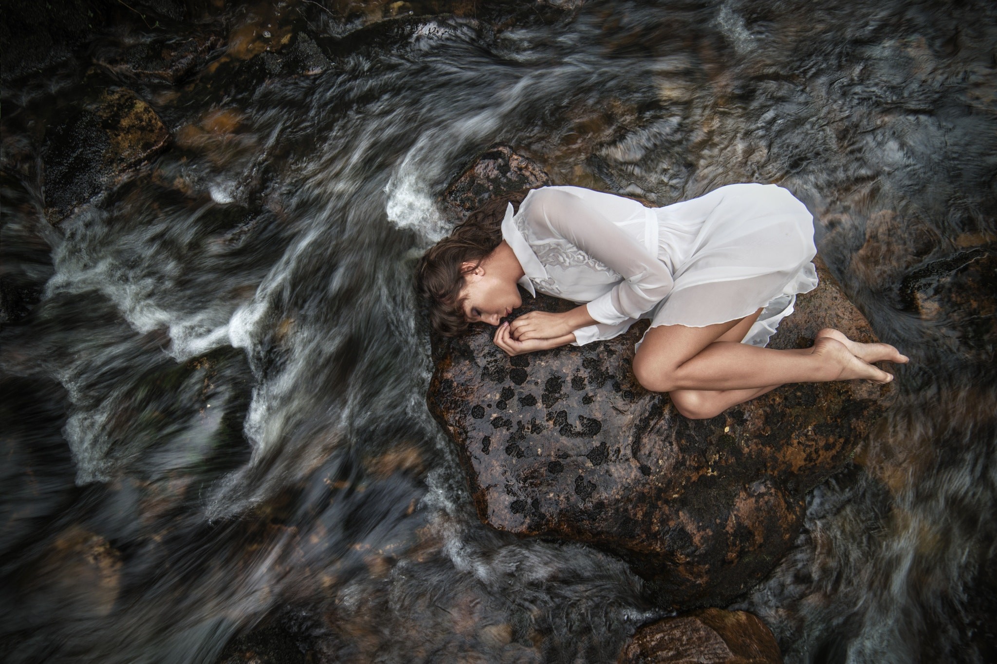 Wallpapers wavy hair barefoot lying on the desktop