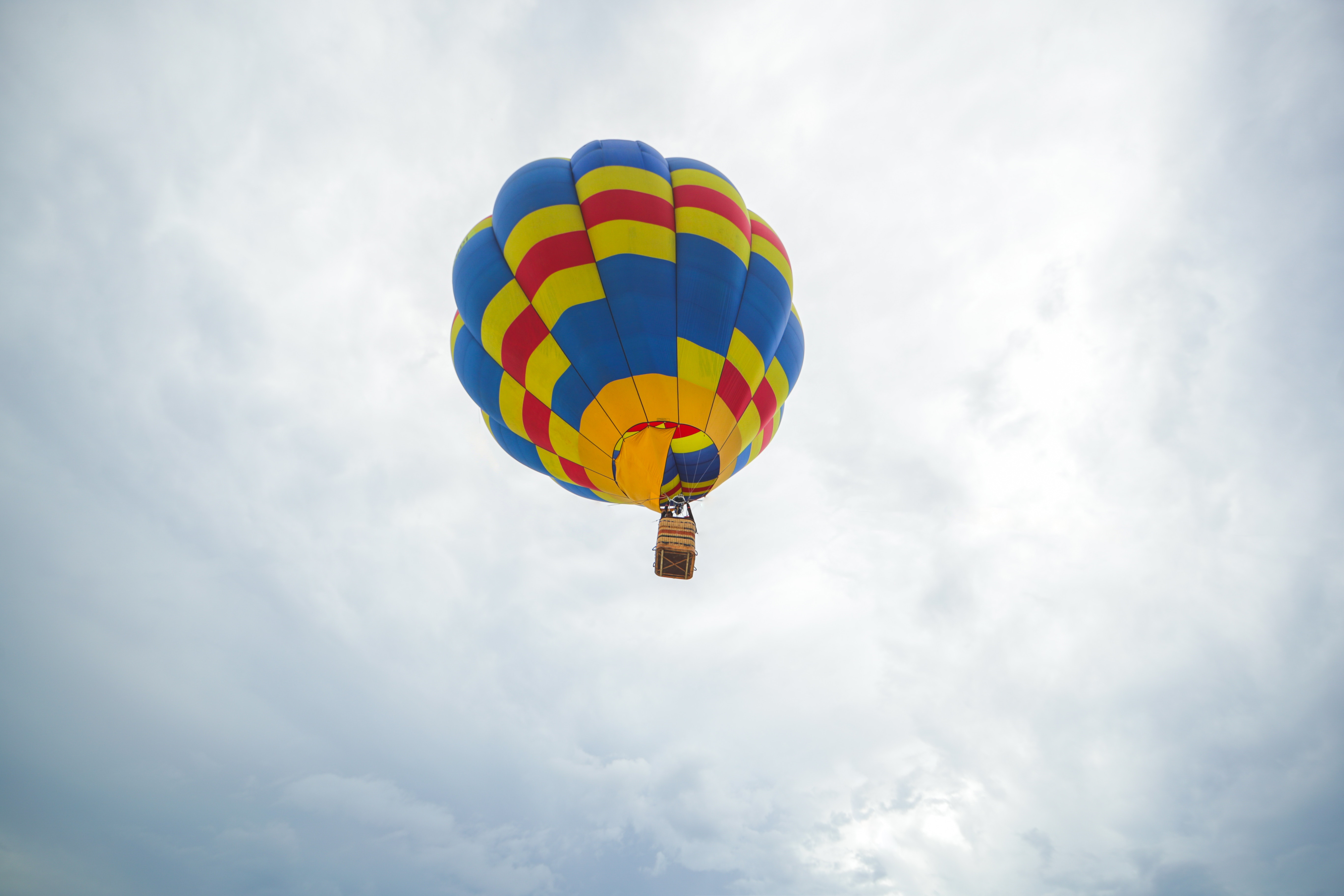 Free photo A balloon into the sky with clouds