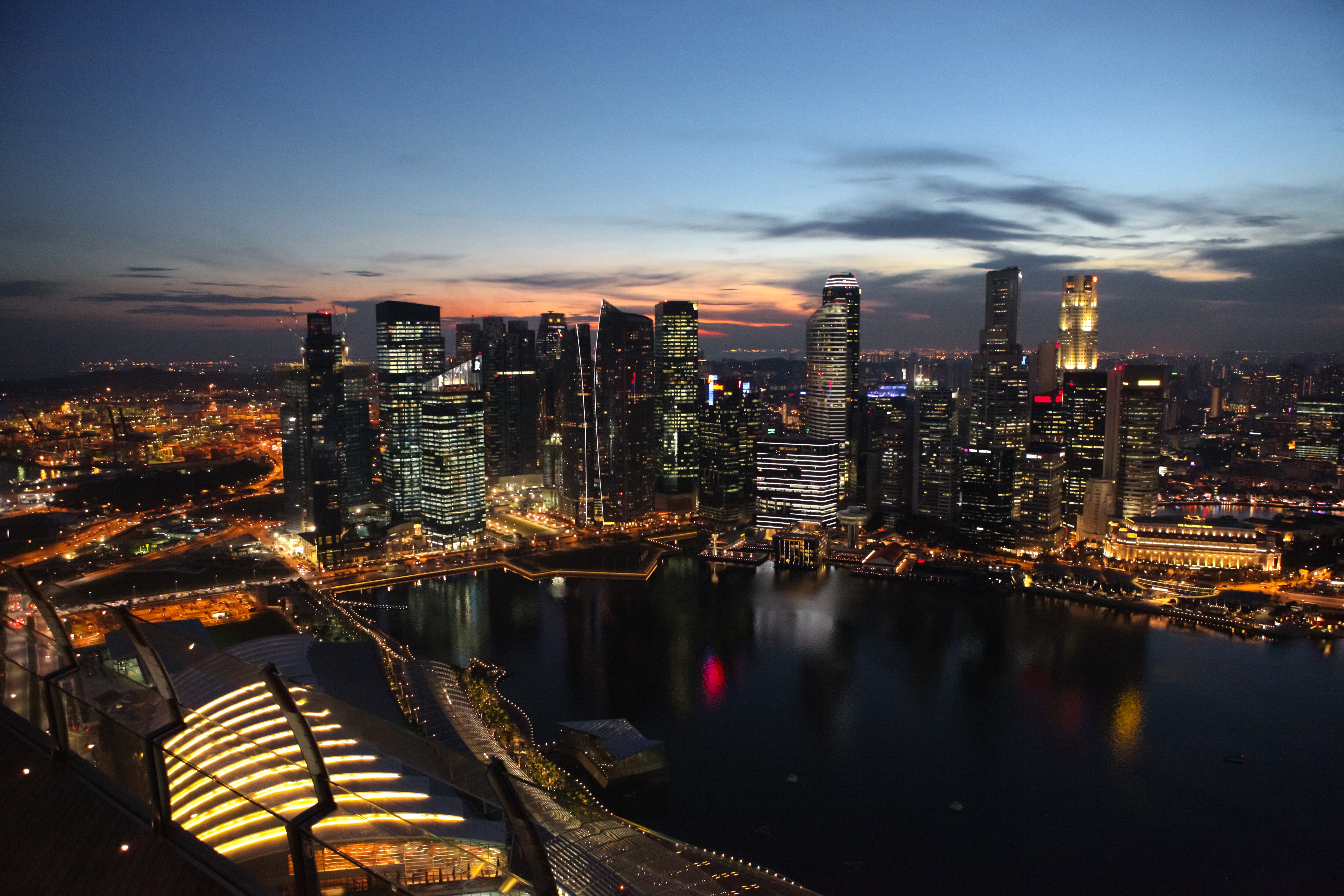 Free photo The skyscrapers of evening Singapore