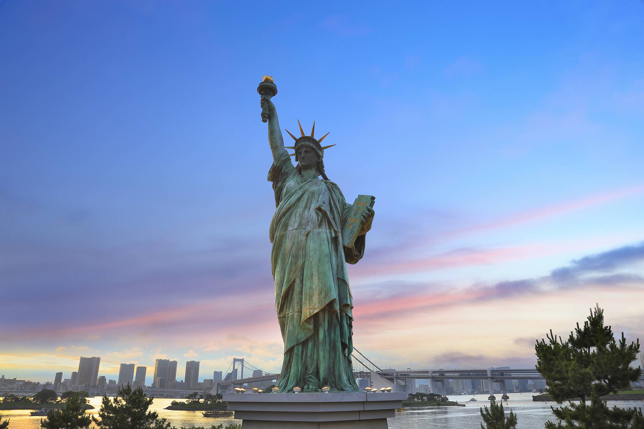 Wallpapers Japan Statue of Liberty on Odaiba copy on the desktop