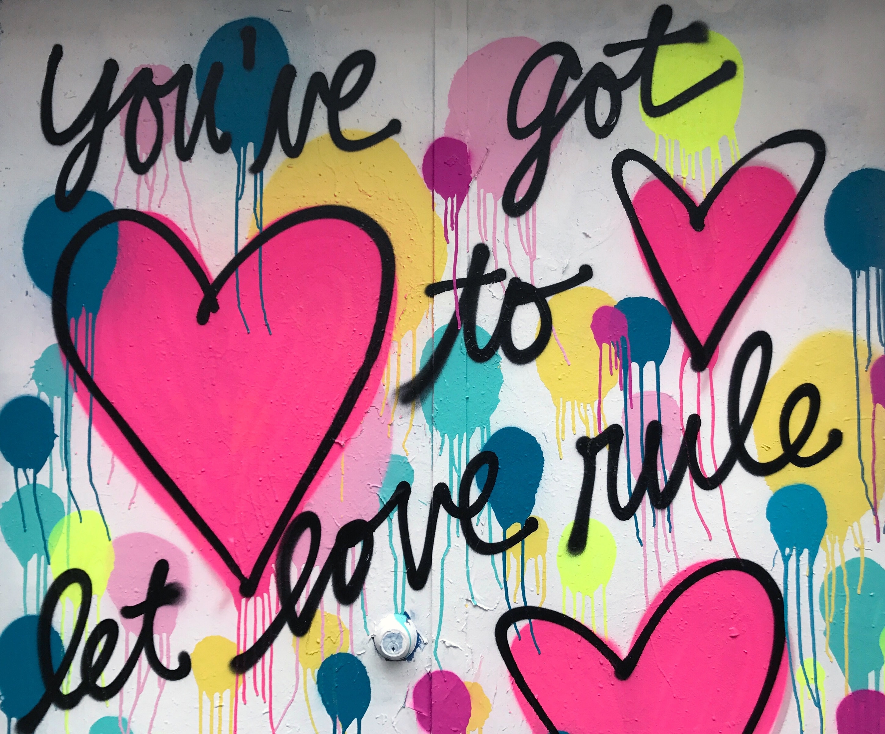 Бесплатное фото Валентинка с яркими сердечками