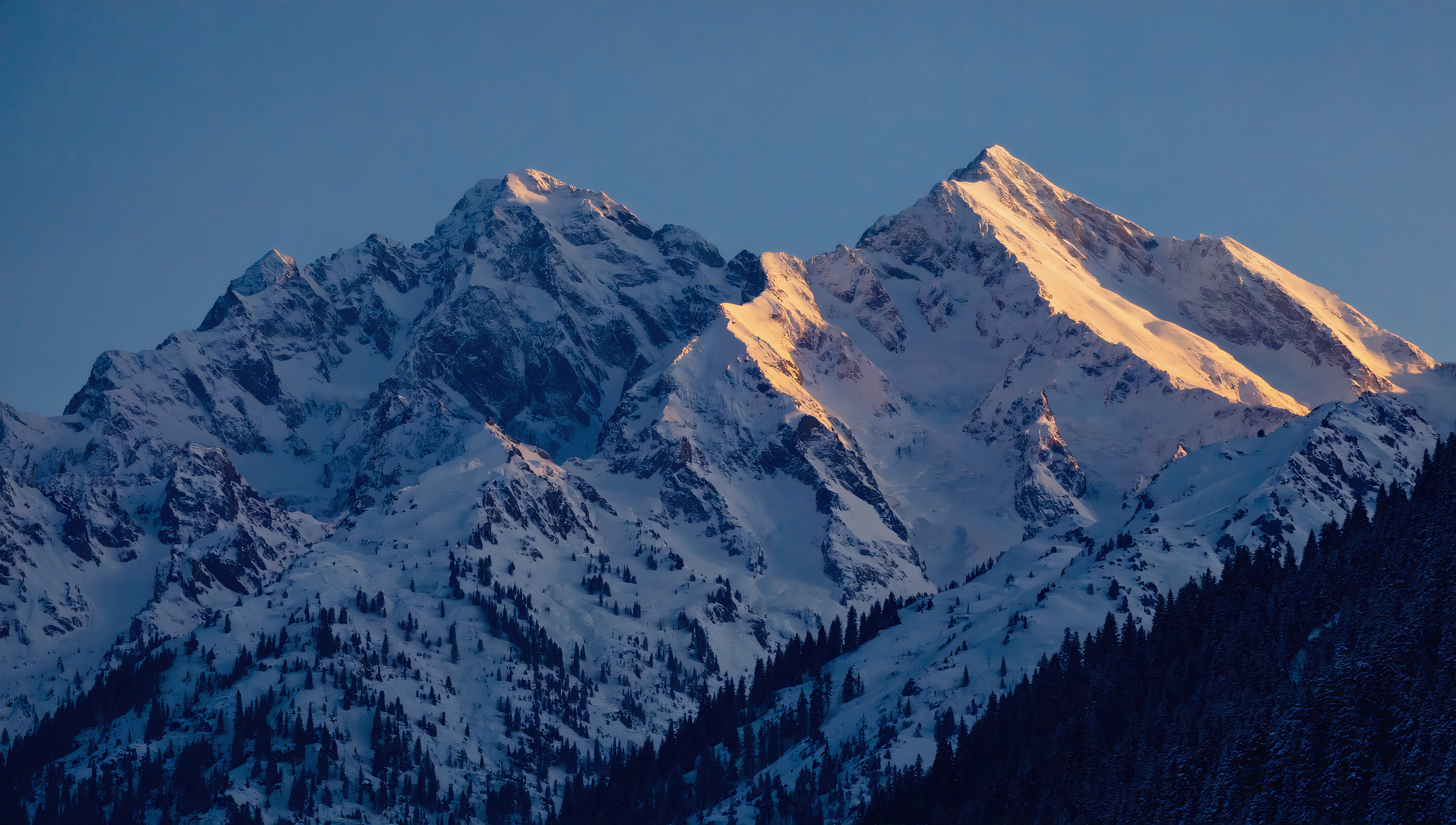 免费照片桌面壁纸，冬季雪景，黎明，山脉