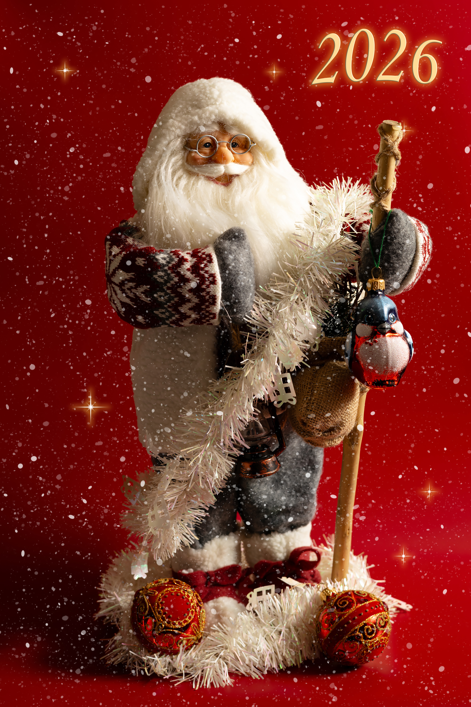 Дед Мороз на красном фоне