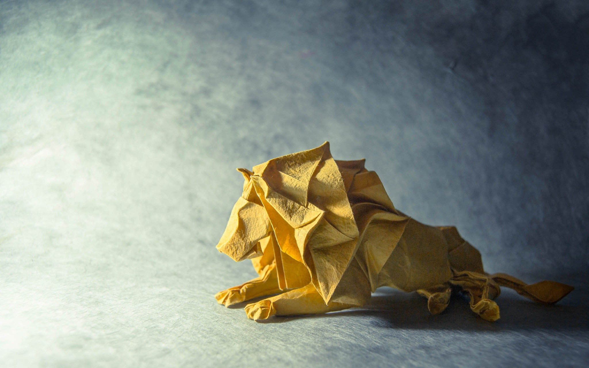 用黄纸折纸狮子