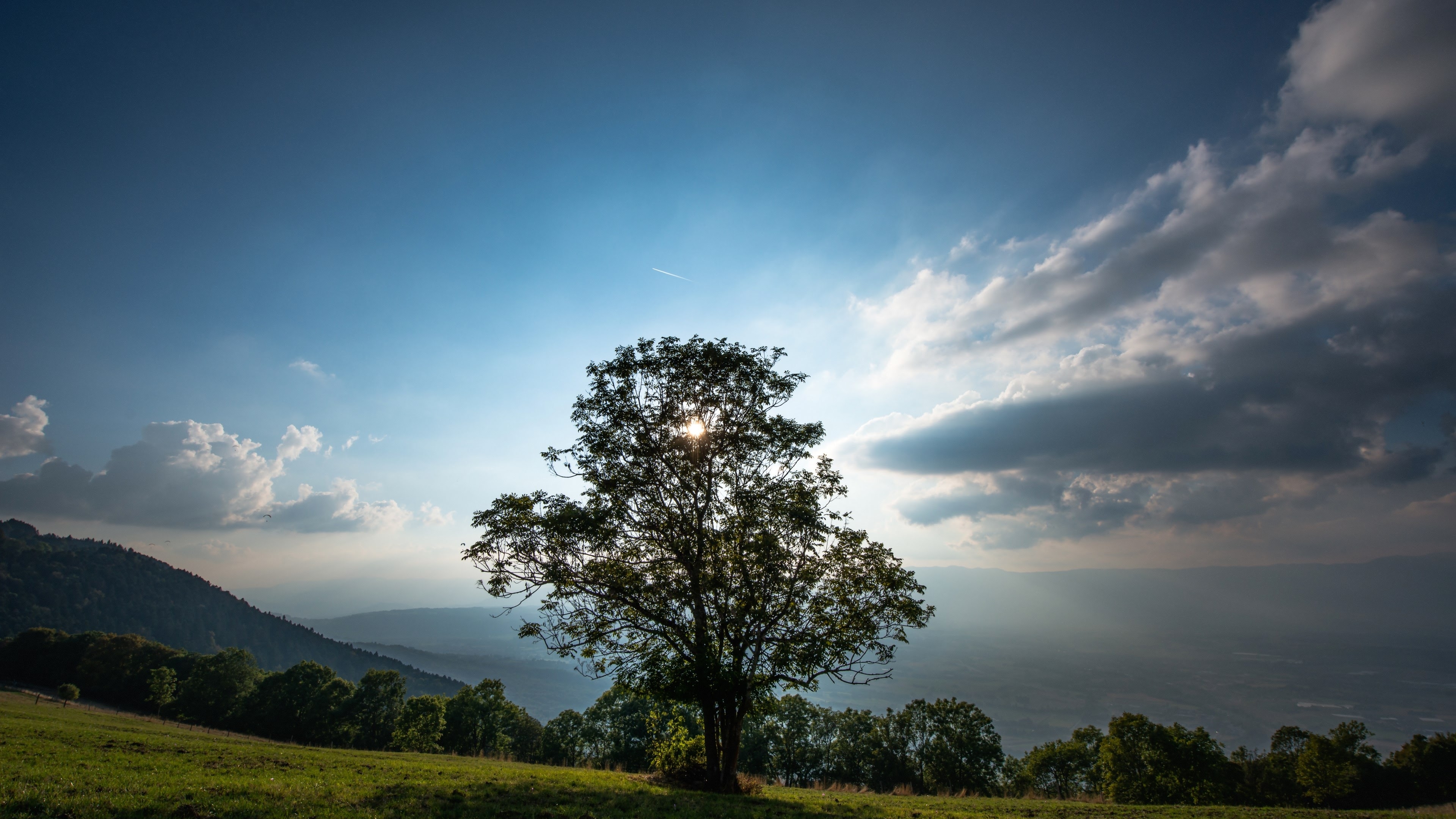 桌面上的壁纸天空壁纸 云彩 阳