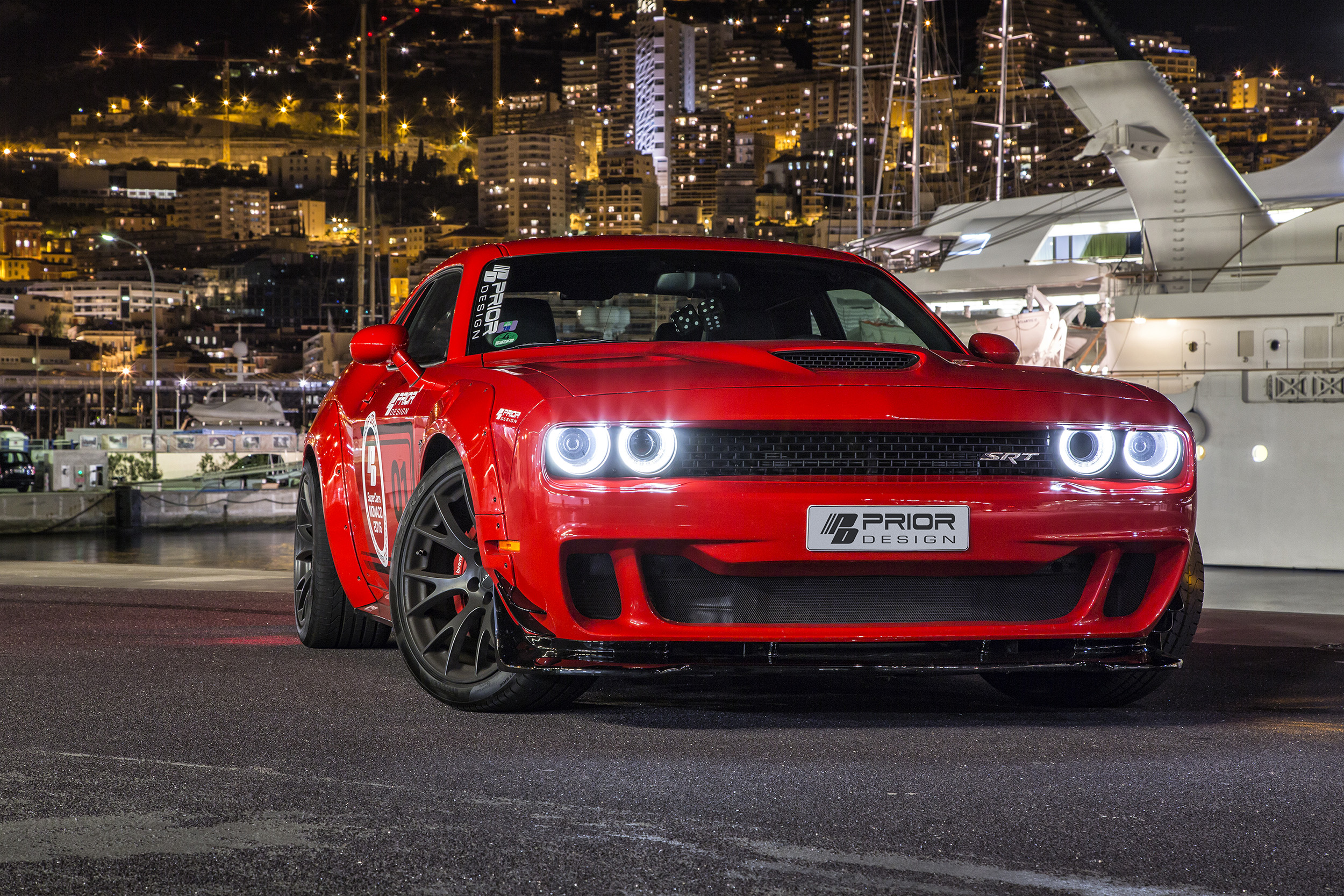 Бесплатное фото Красный Dodge Challenger Srt Hellcat Widebody 2019 года