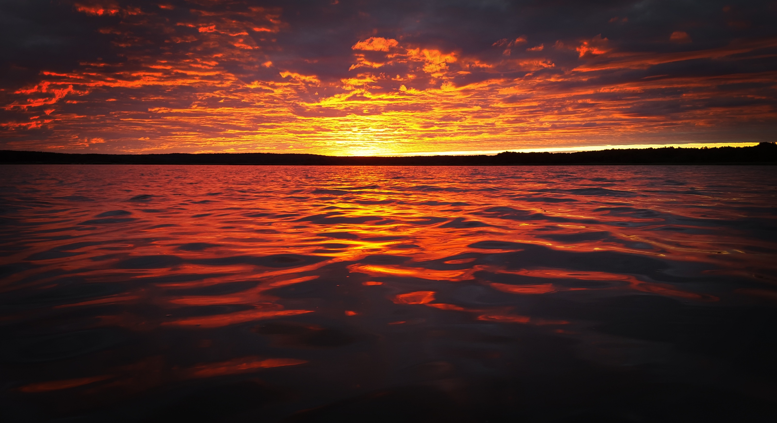 Wallpapers sun light horizon red sky in the morning on the desktop