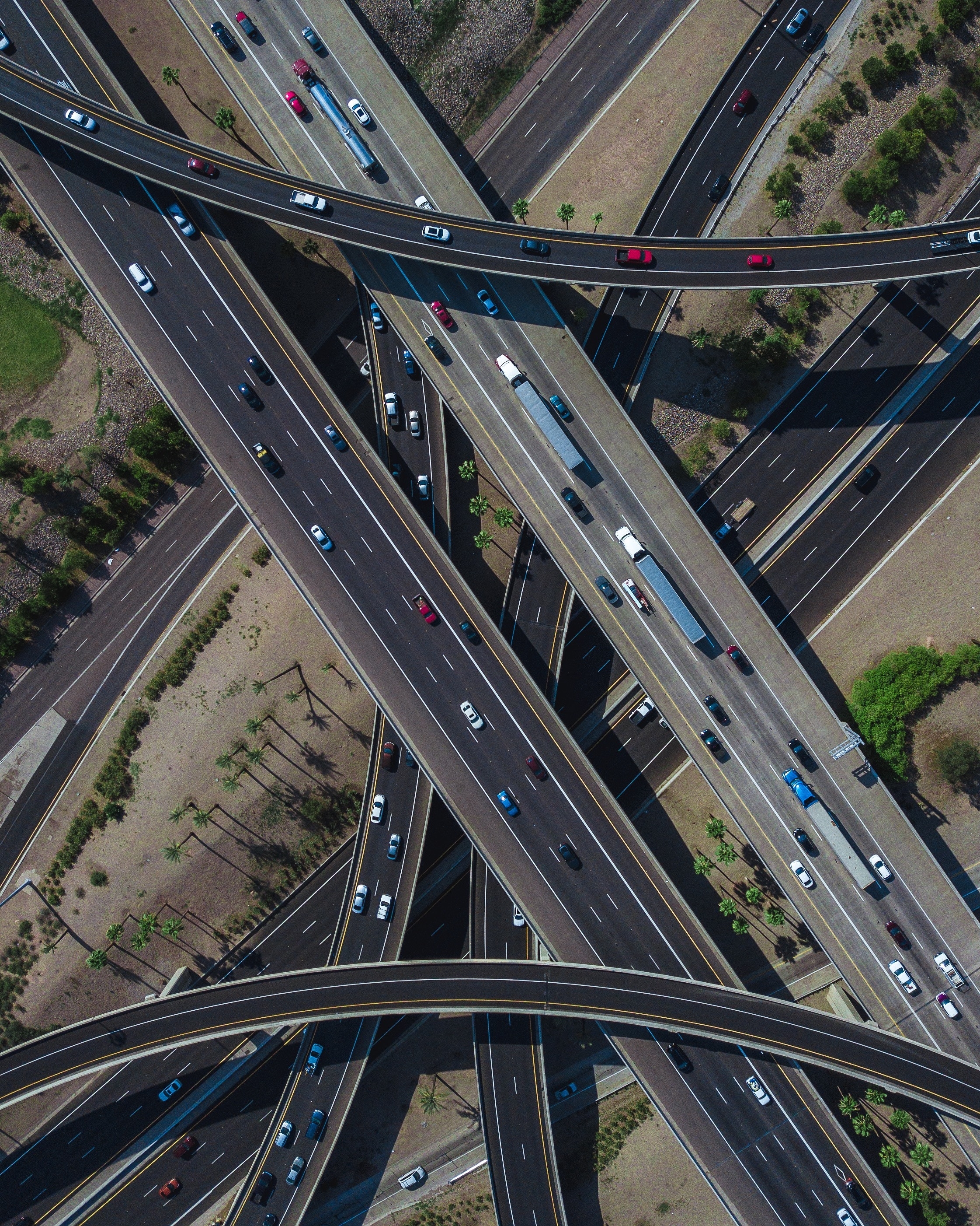 桌面上的壁纸道路 去耦 俯视图