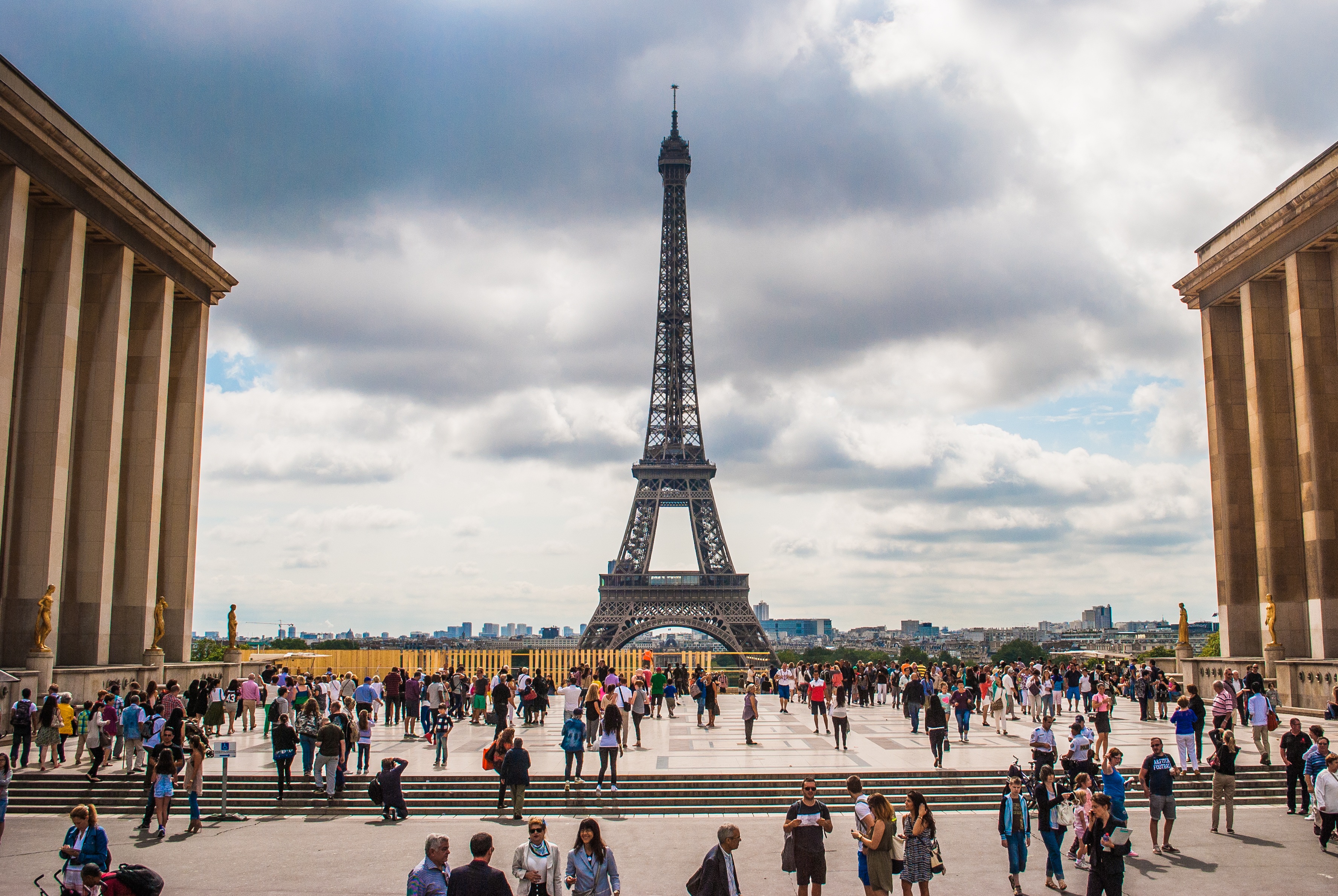 Free photo Central street with a view of the Eiffel Tower