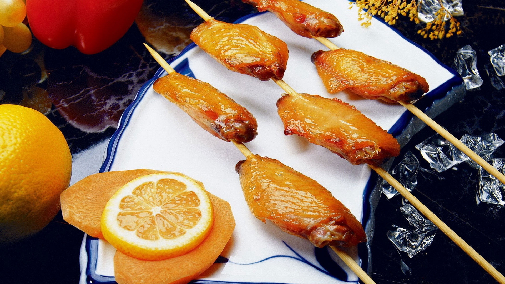 免费照片美味的鸡翅烤肉串