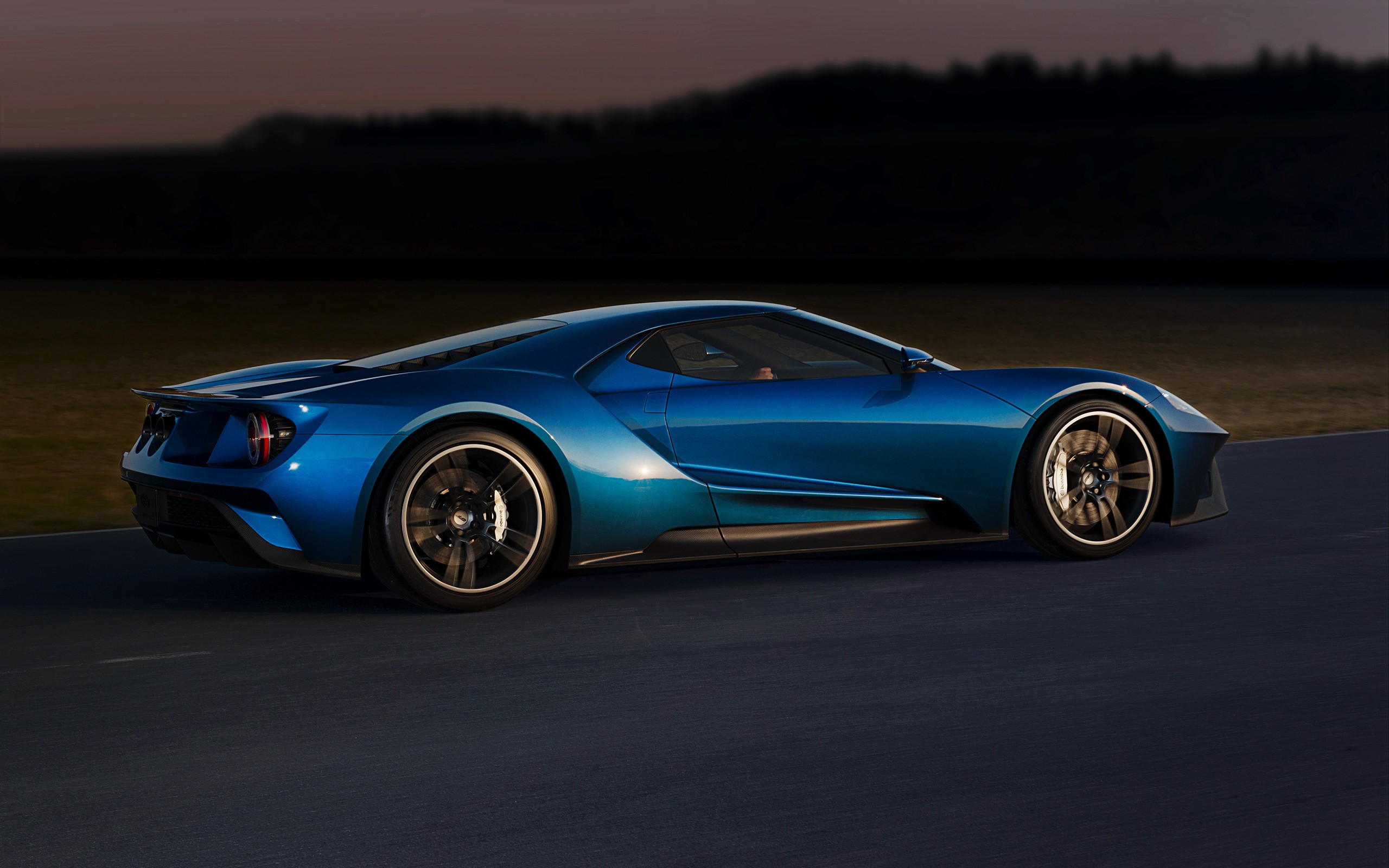 Бесплатное фото Новый Ford GT синего цвета