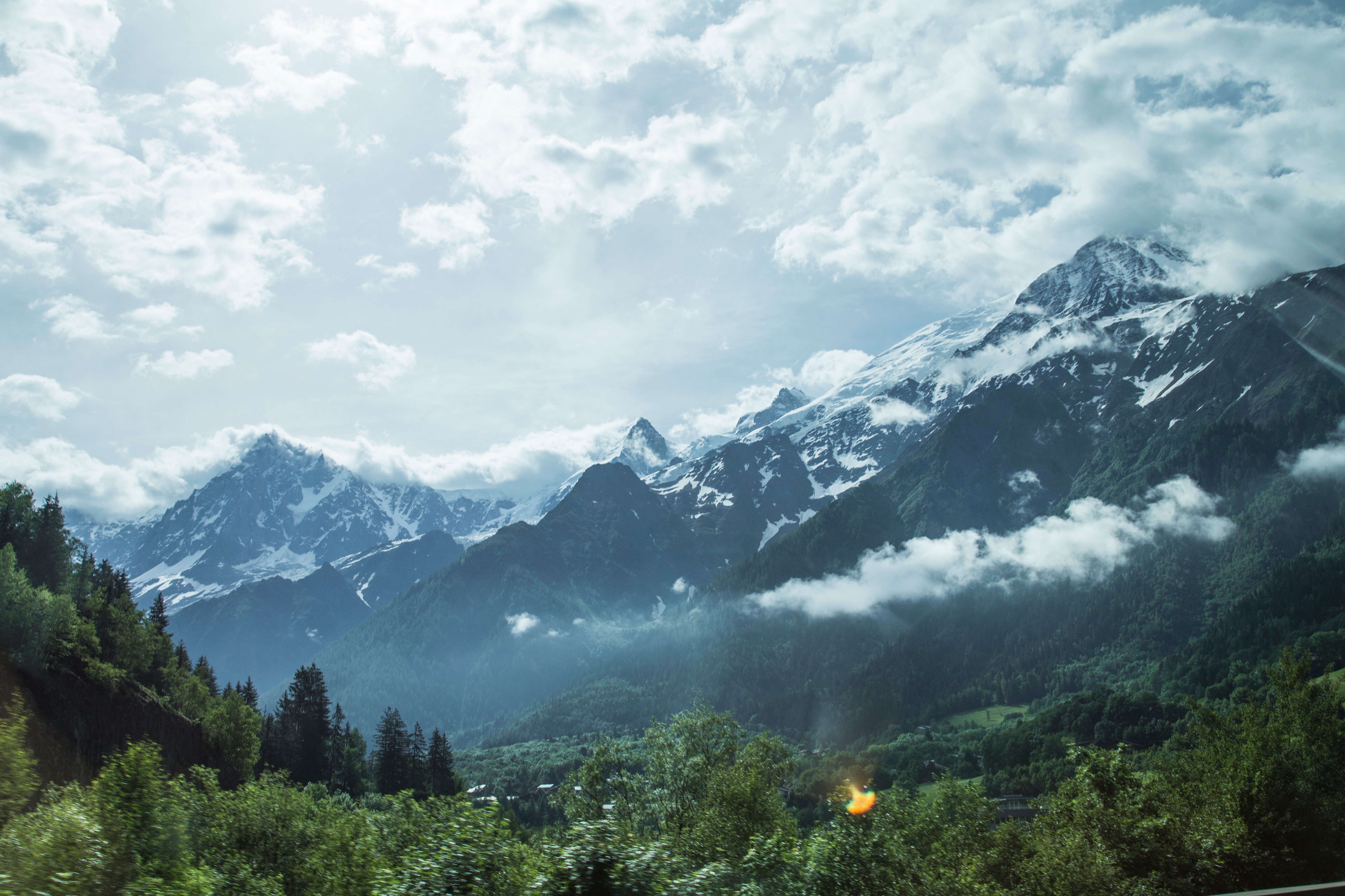 Free photo A mountain range in the clouds