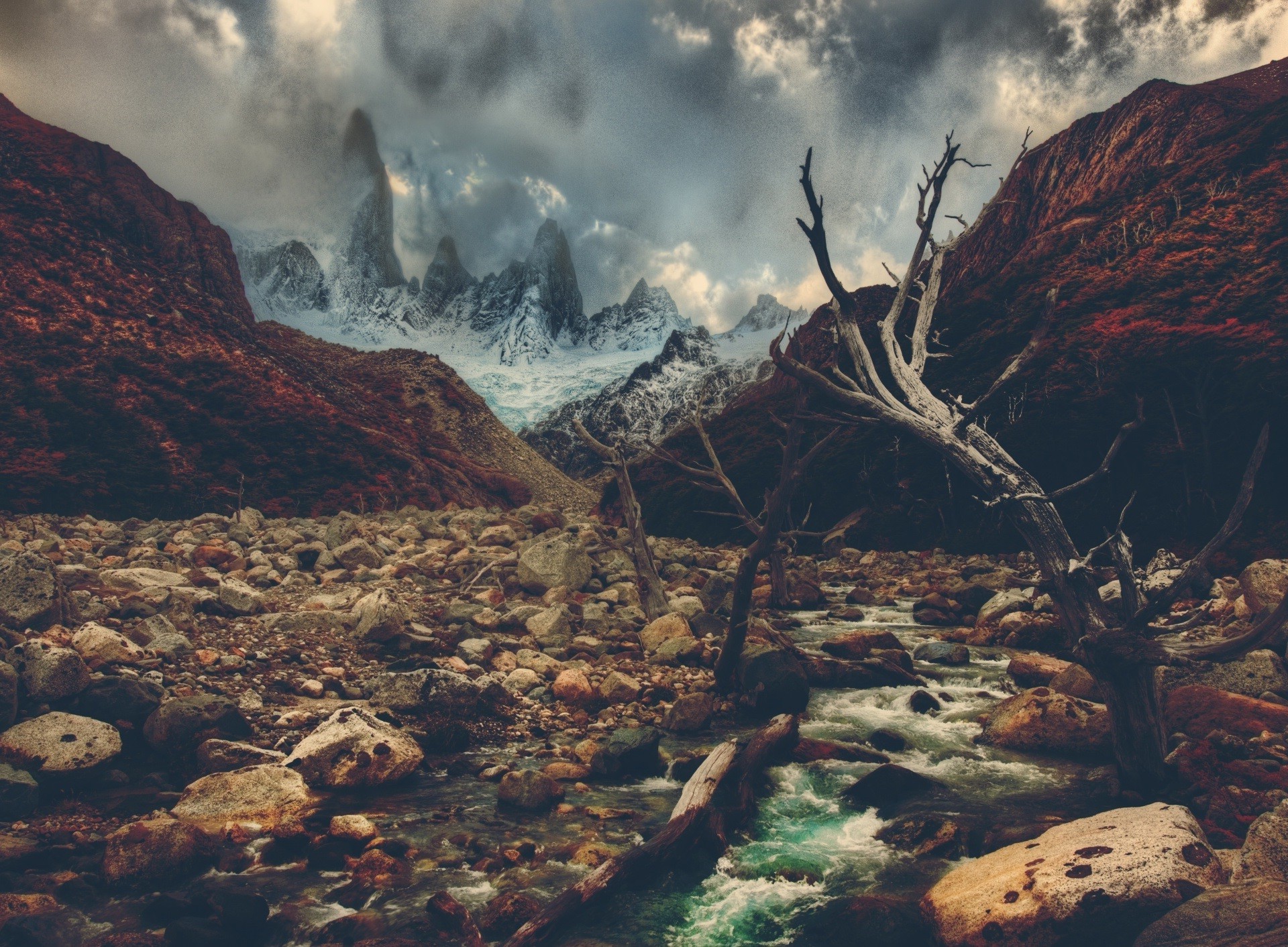 桌面上的壁纸云彩 河流 岩石