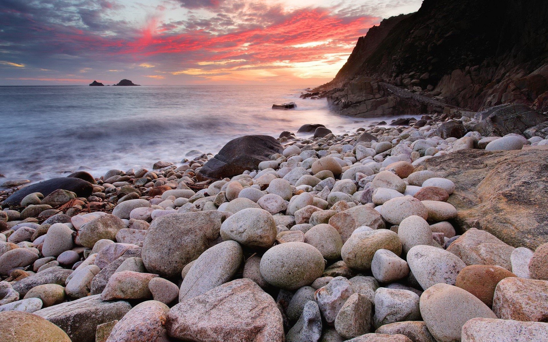Бесплатное фото Пляж из камней на море