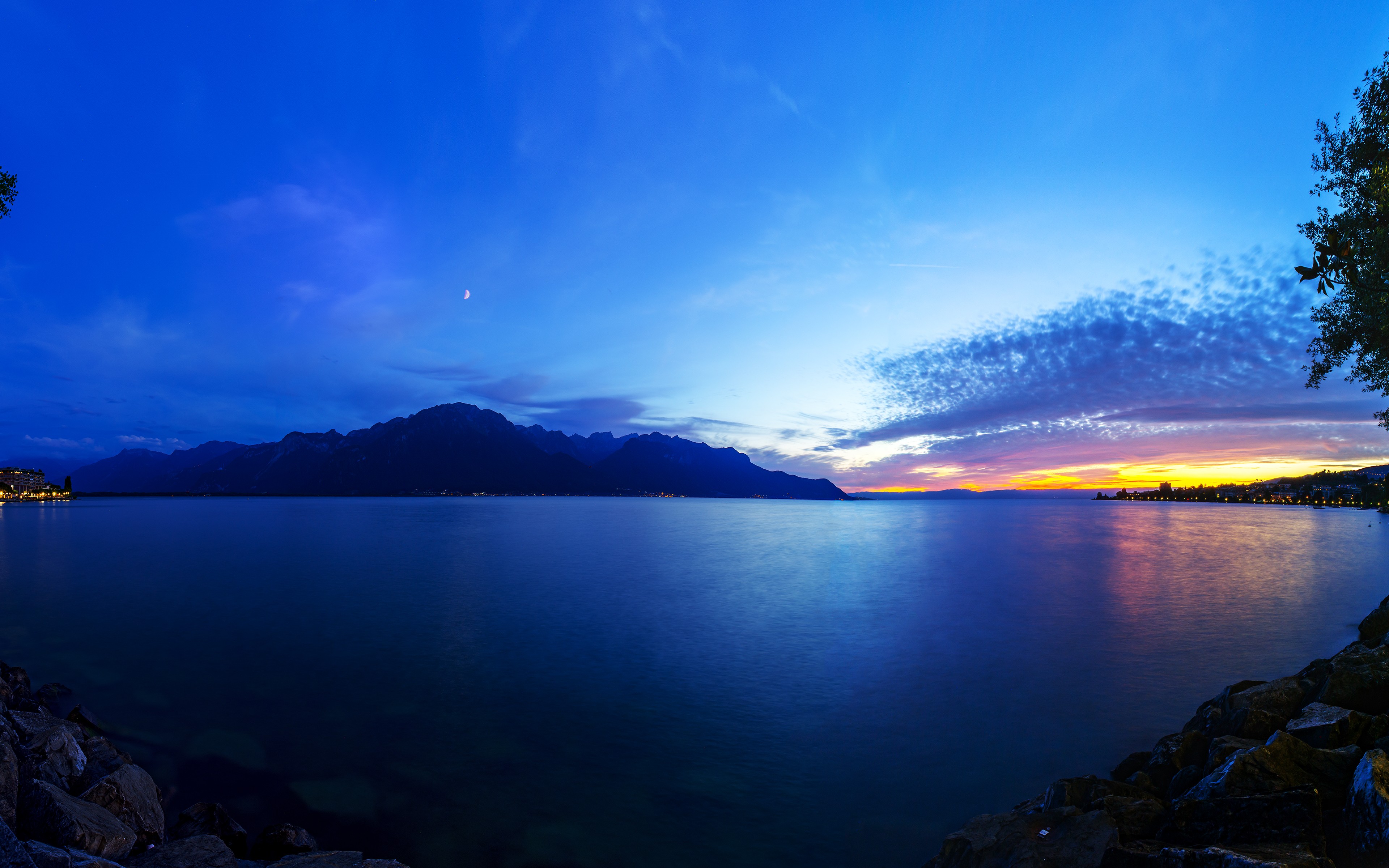 免费照片大湖边的美丽日落