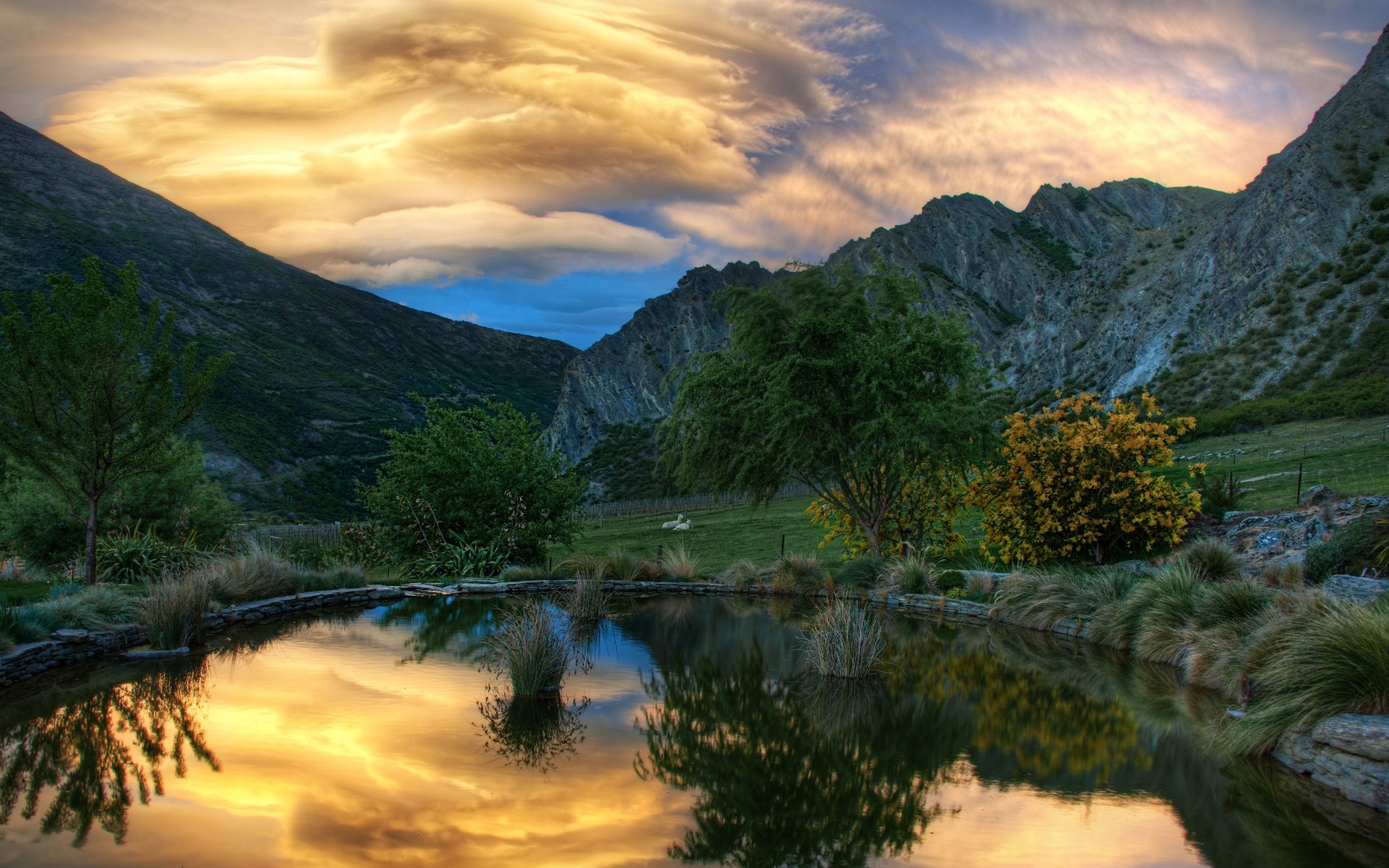 Free photo A small lake in the mountains