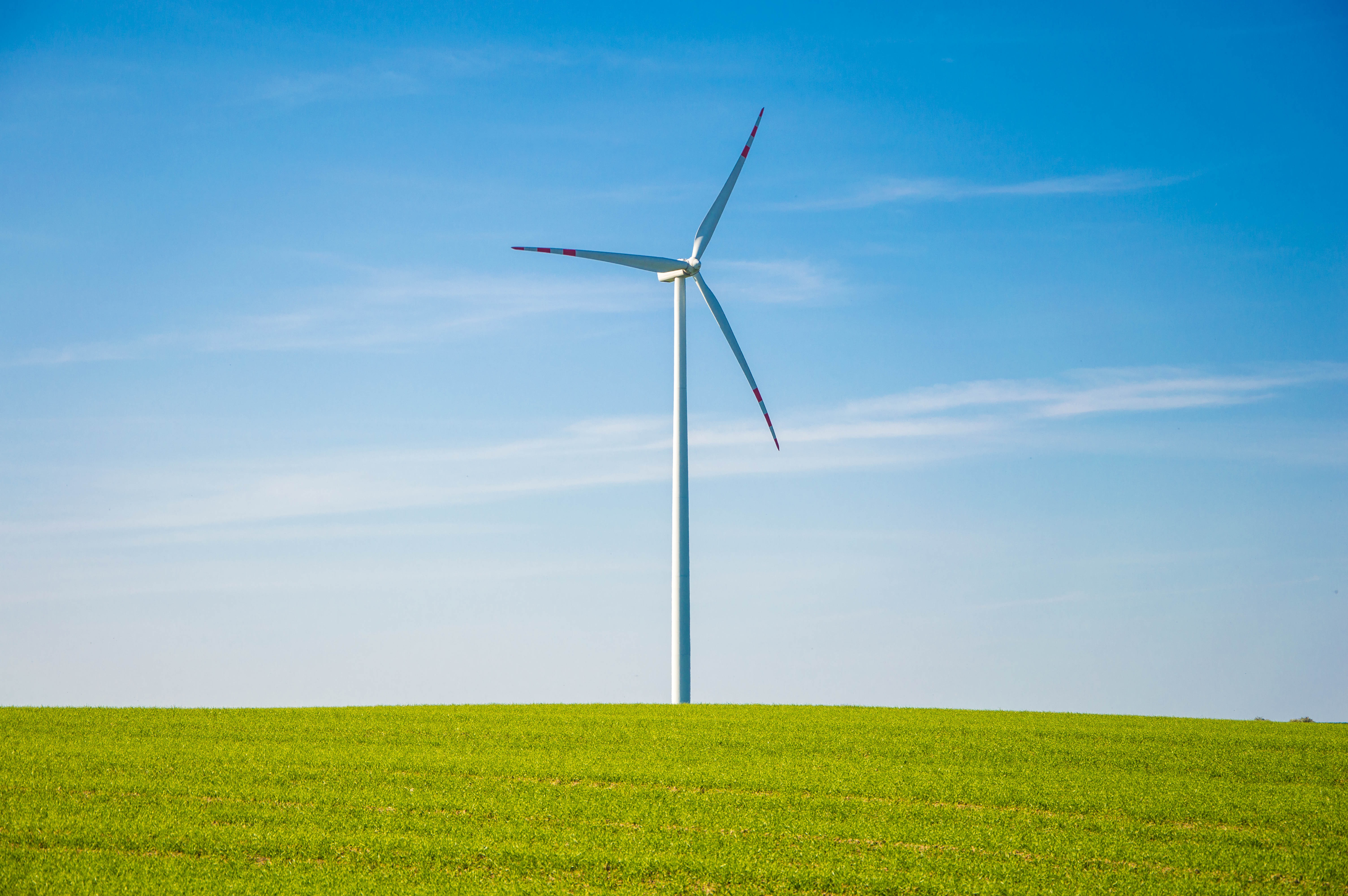 Free photo A lonely windmill in a field of green grass