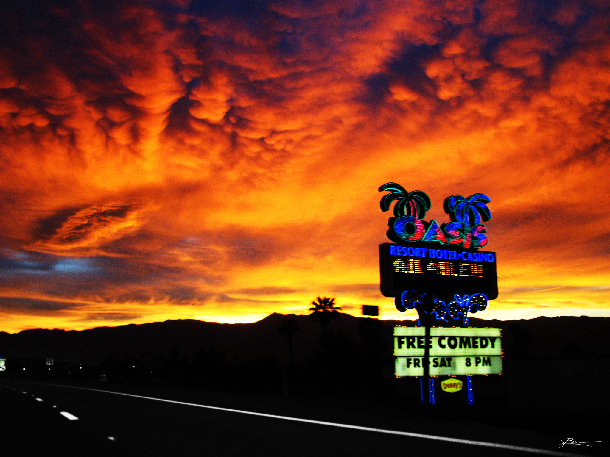 桌面上的壁纸天空 云层 日落