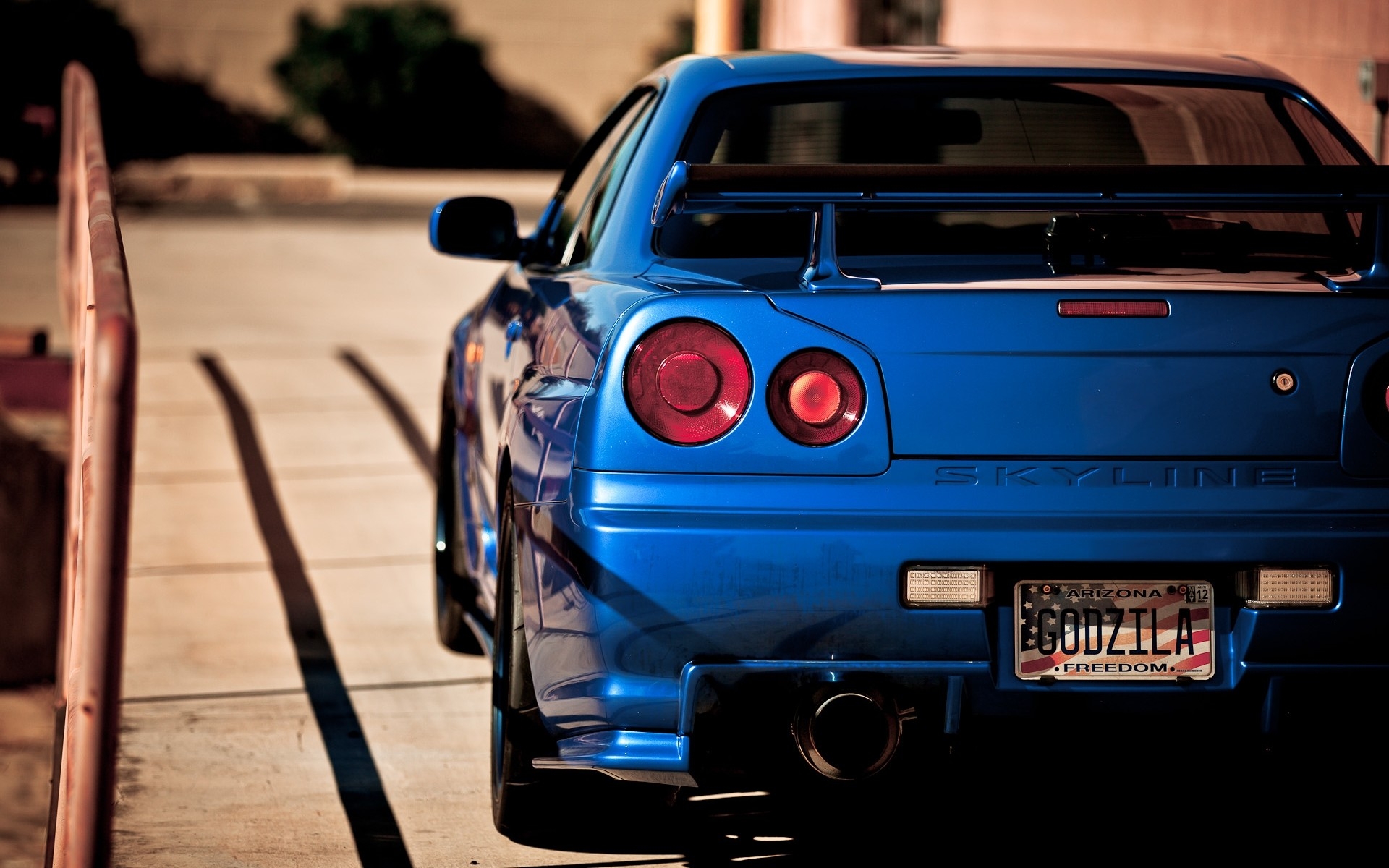 Free photo Nissan skyline blue rear view