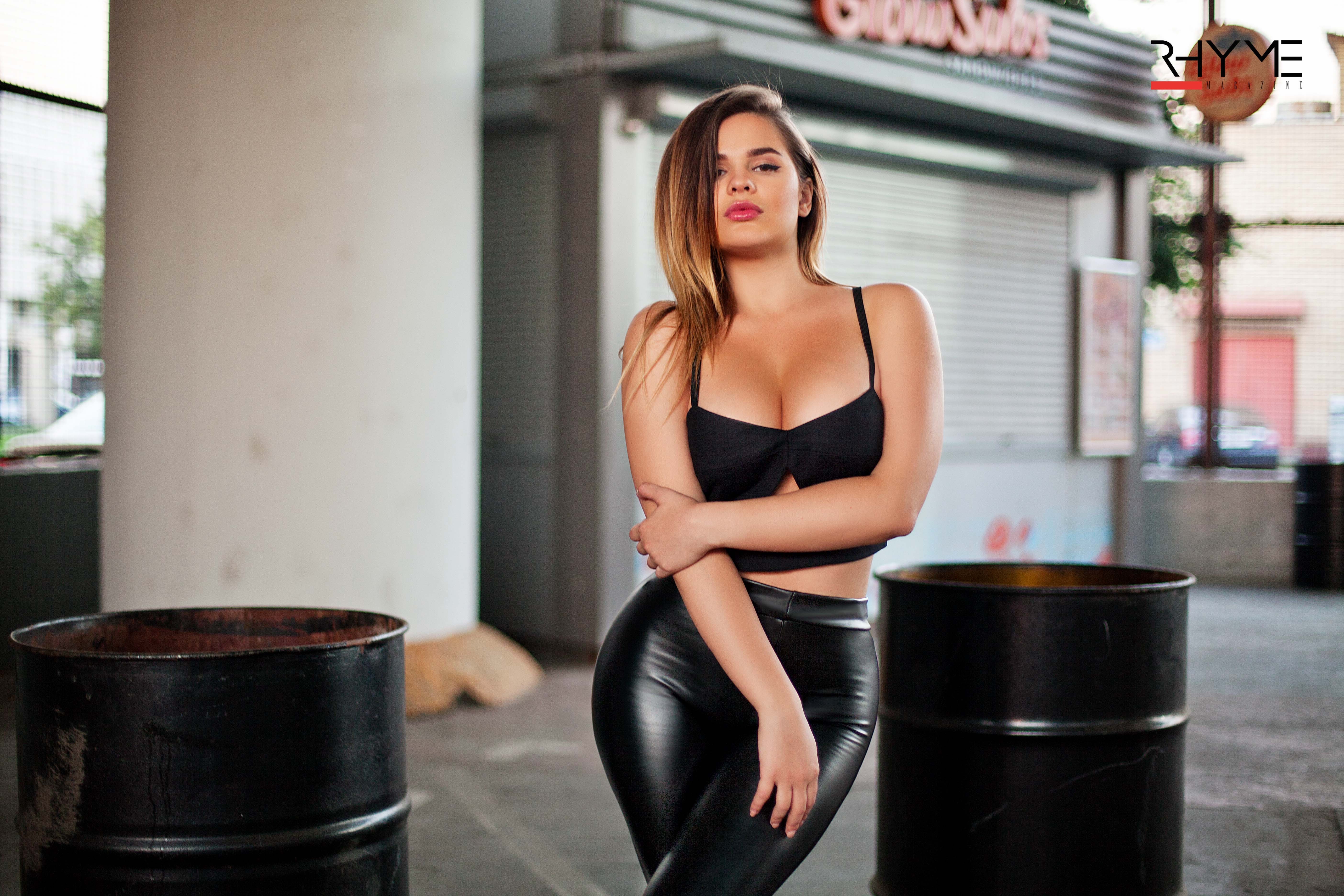 Free photo Anastasia Kvitko in a leather suit