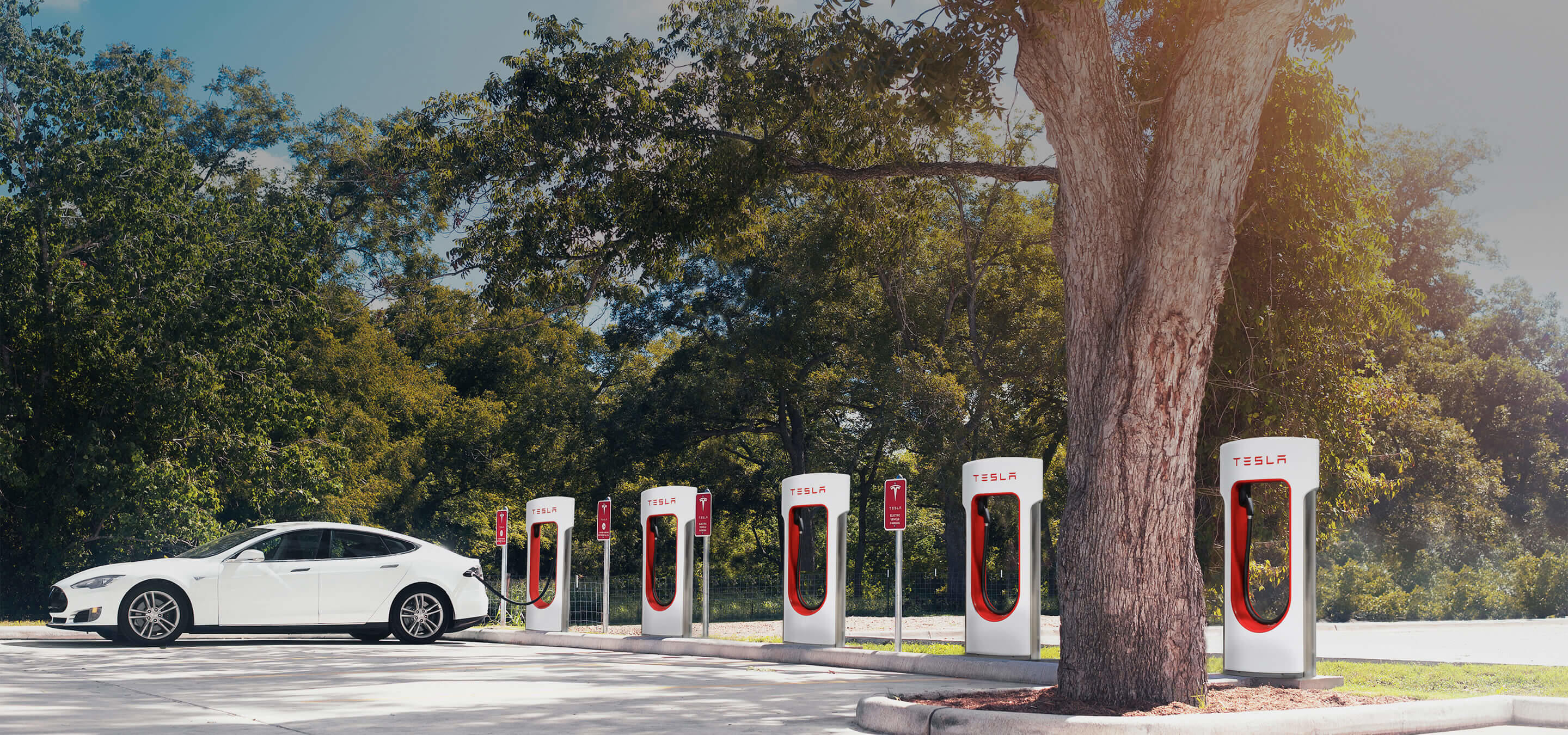 Wallpapers electric car charging white on the desktop