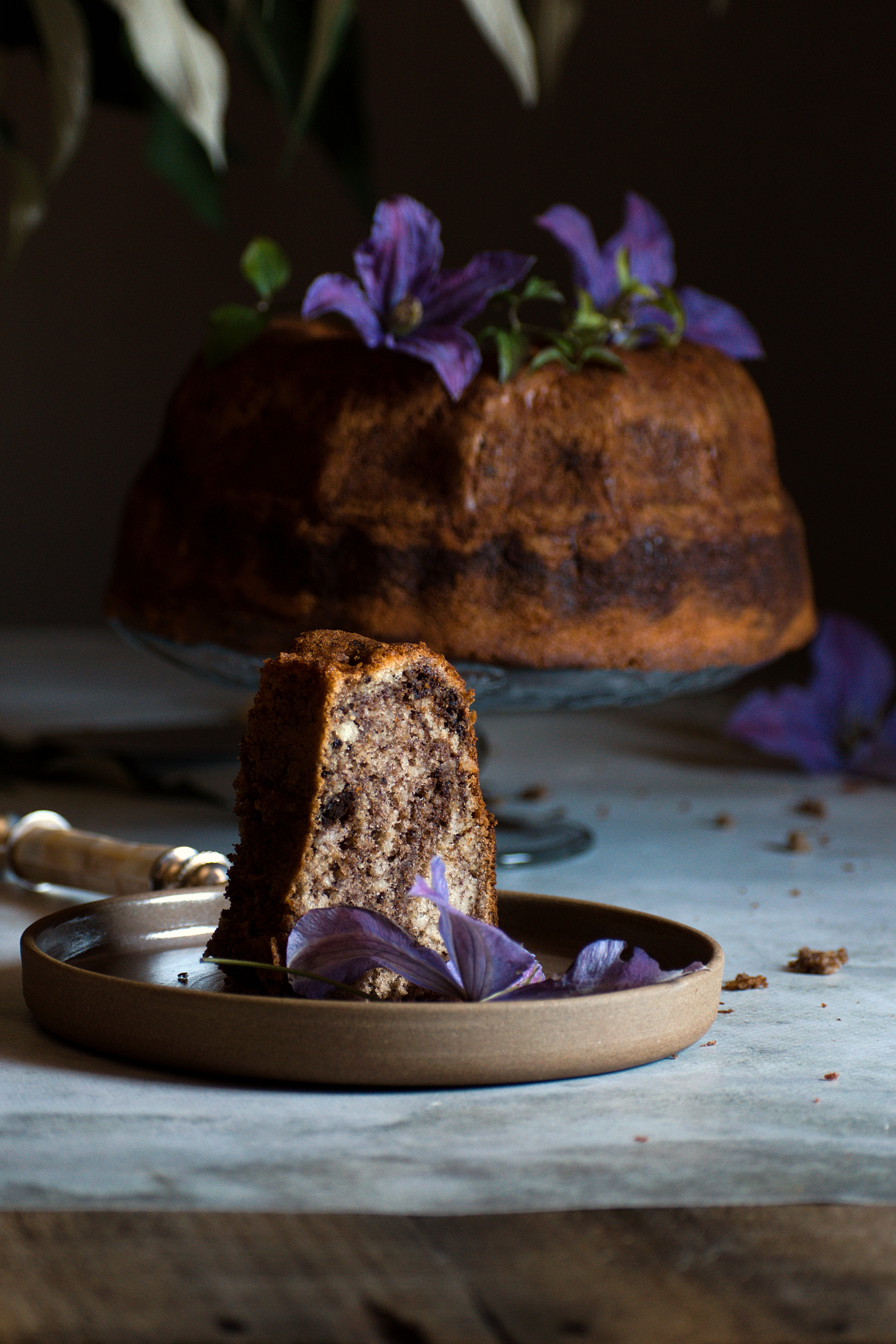 Free photo A slice of delicious cake on a plate