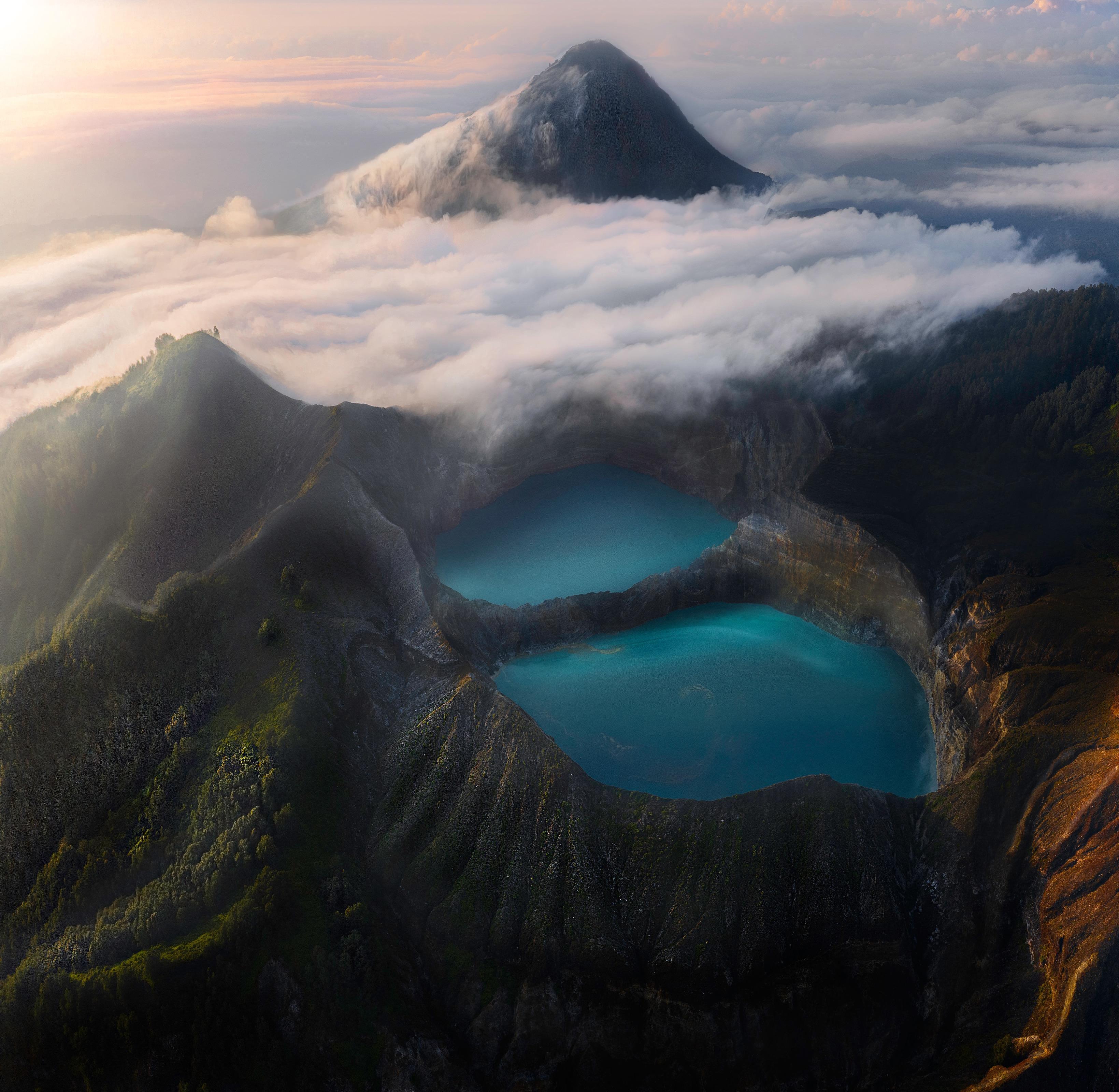 Wallpapers Indonesia volcano clouds on the desktop